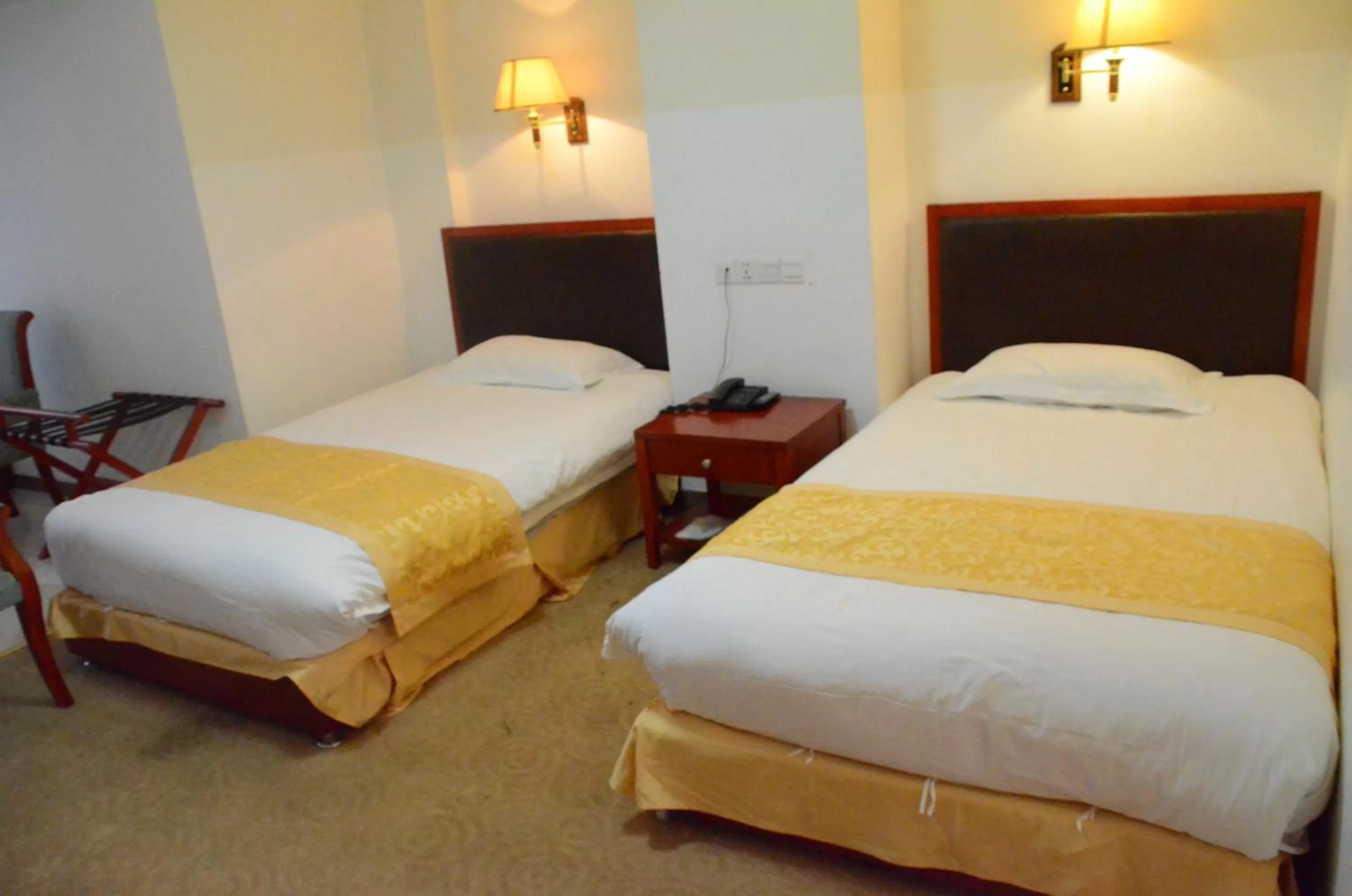 Bed in Soluxe Club International Hotel