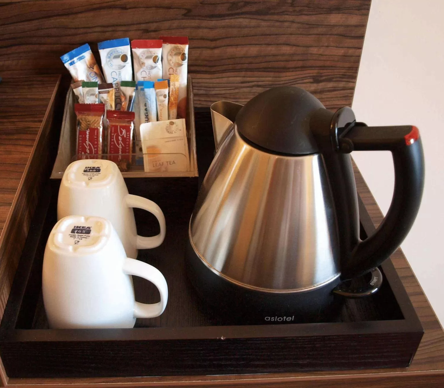 Coffee/tea facilities in Simply Rooms & Suites