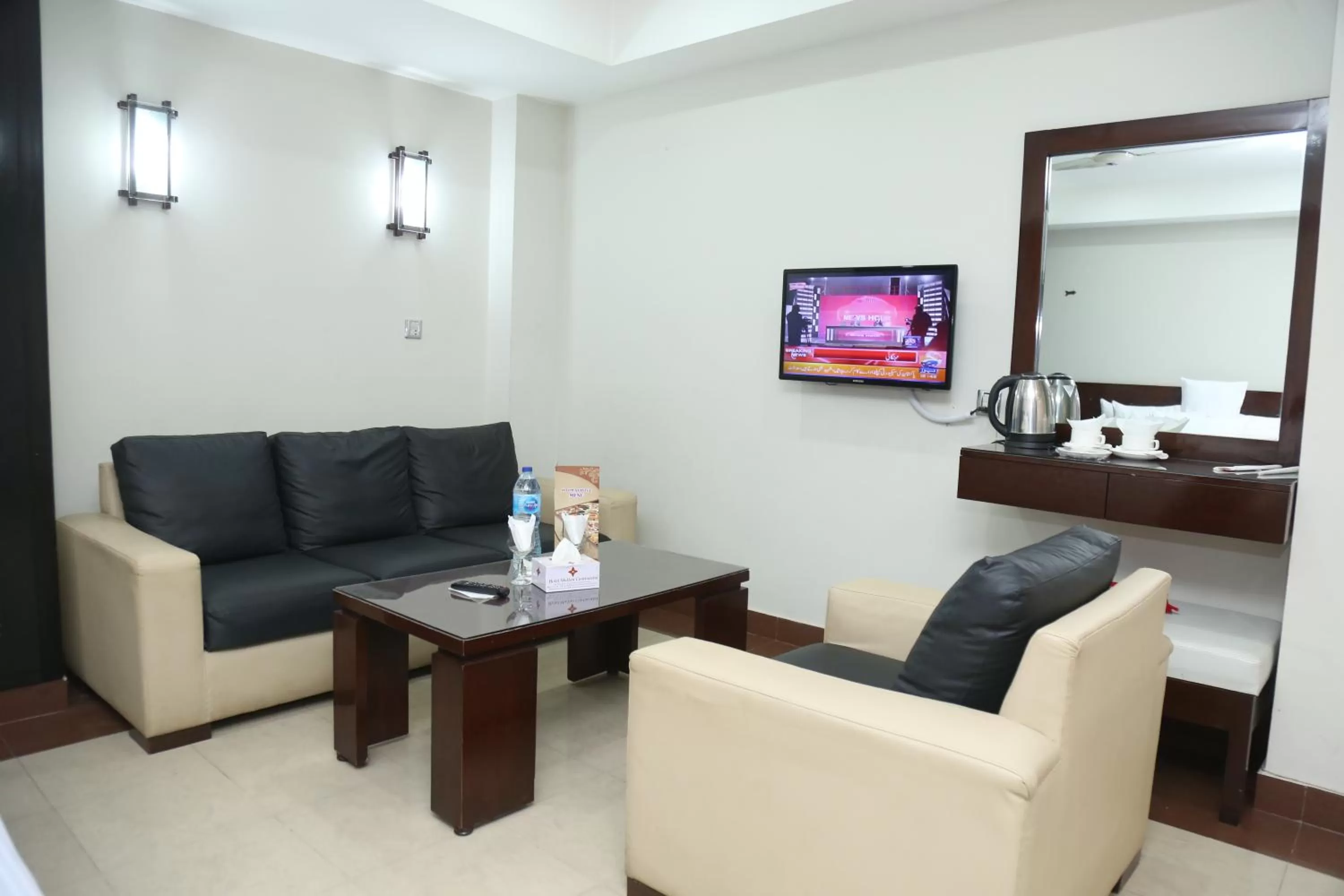 TV and multimedia in Hotel Multan Continental