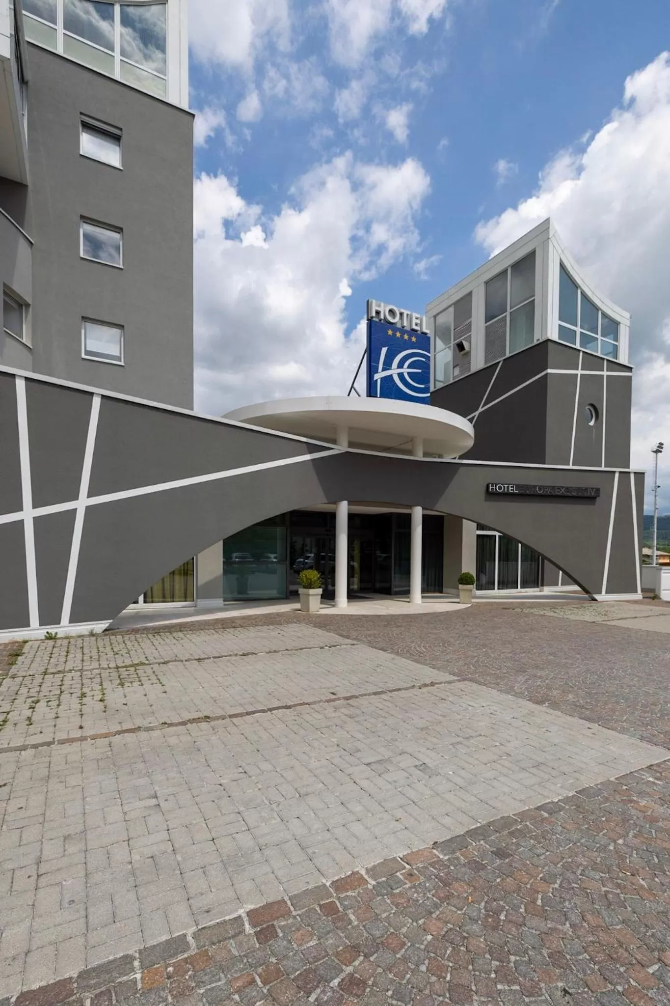 Property building in Hotel Europa Belluno