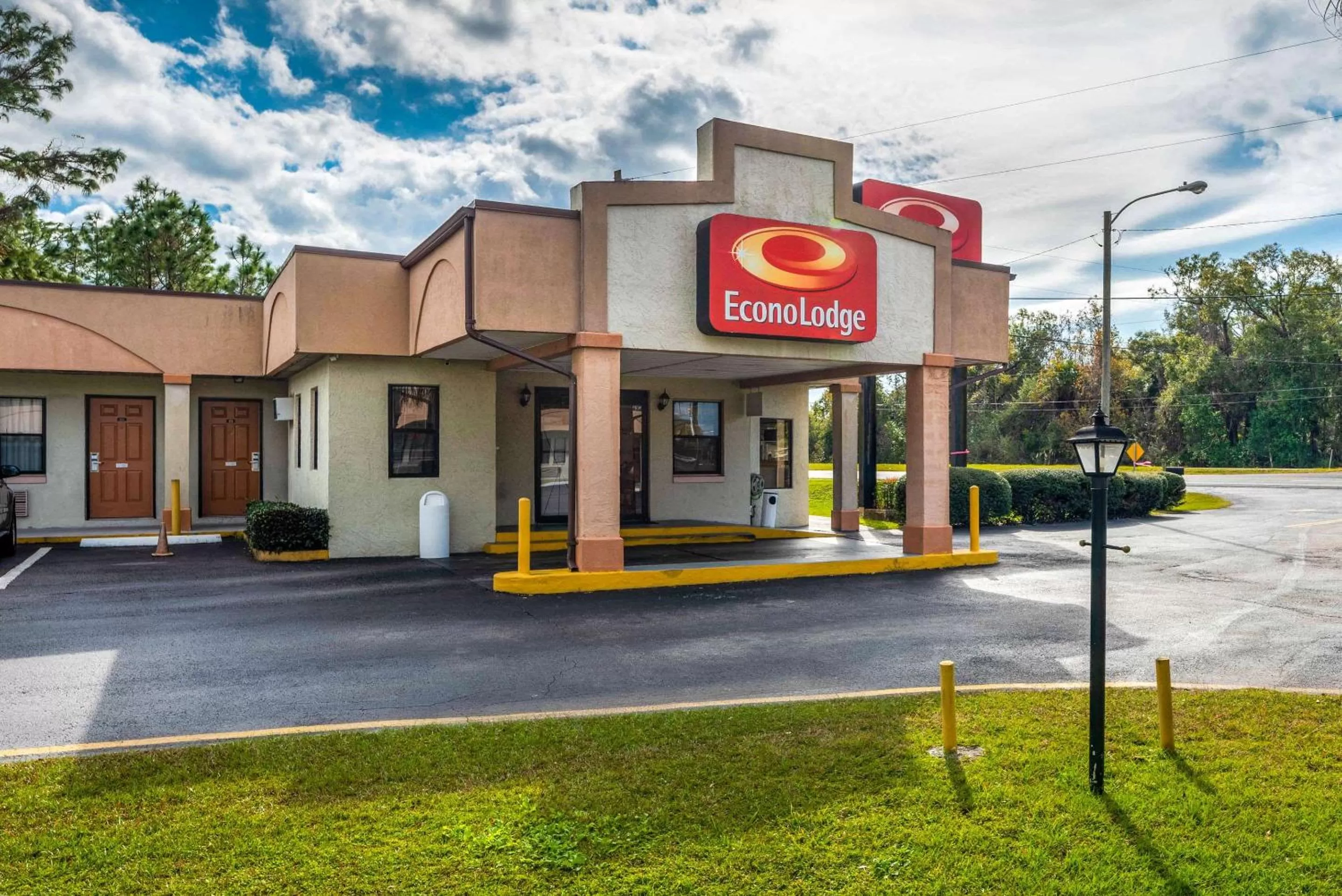 Property building in Econo Lodge Crystal River