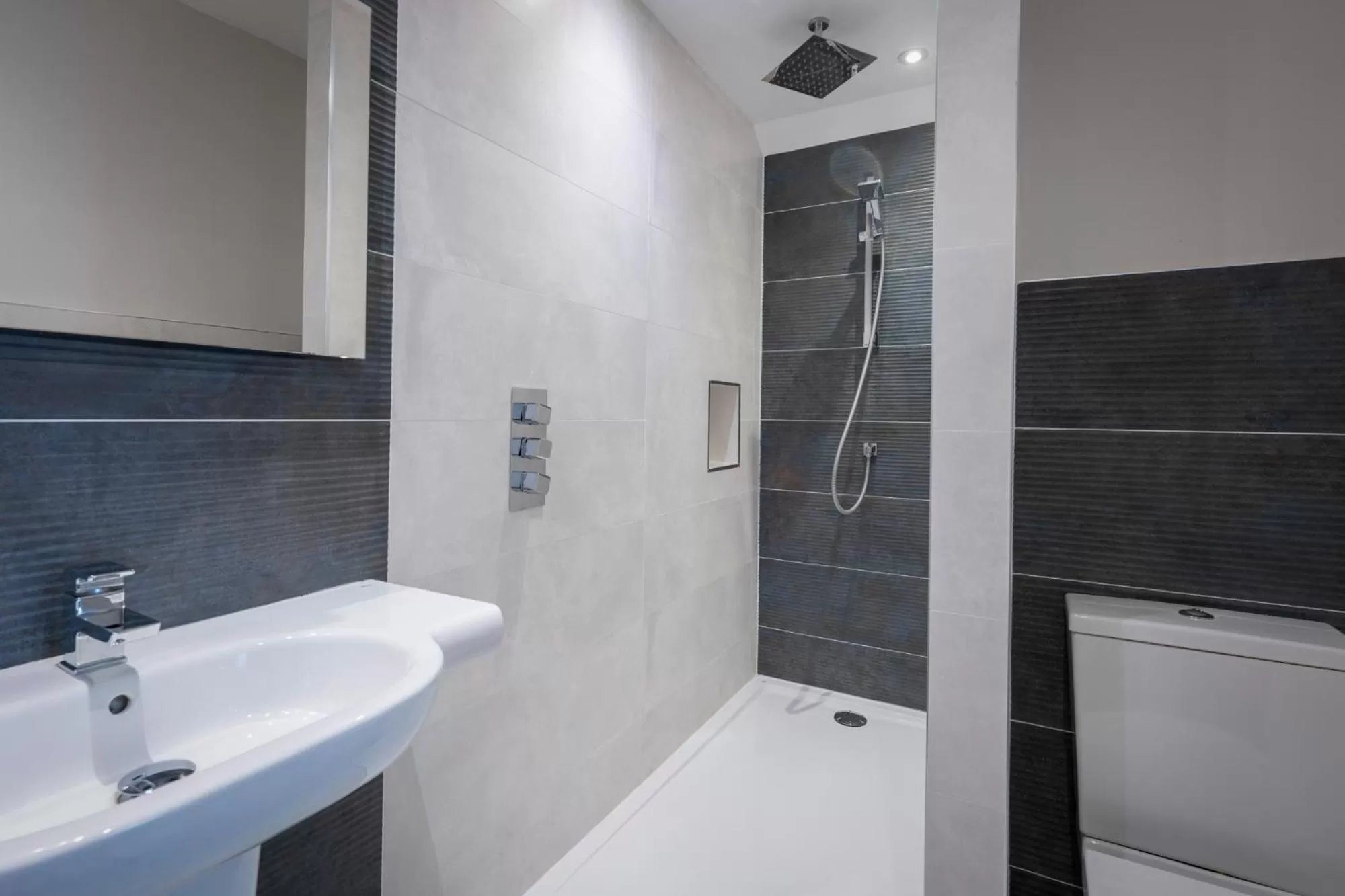 Bathroom in The Kings Arms Otterton