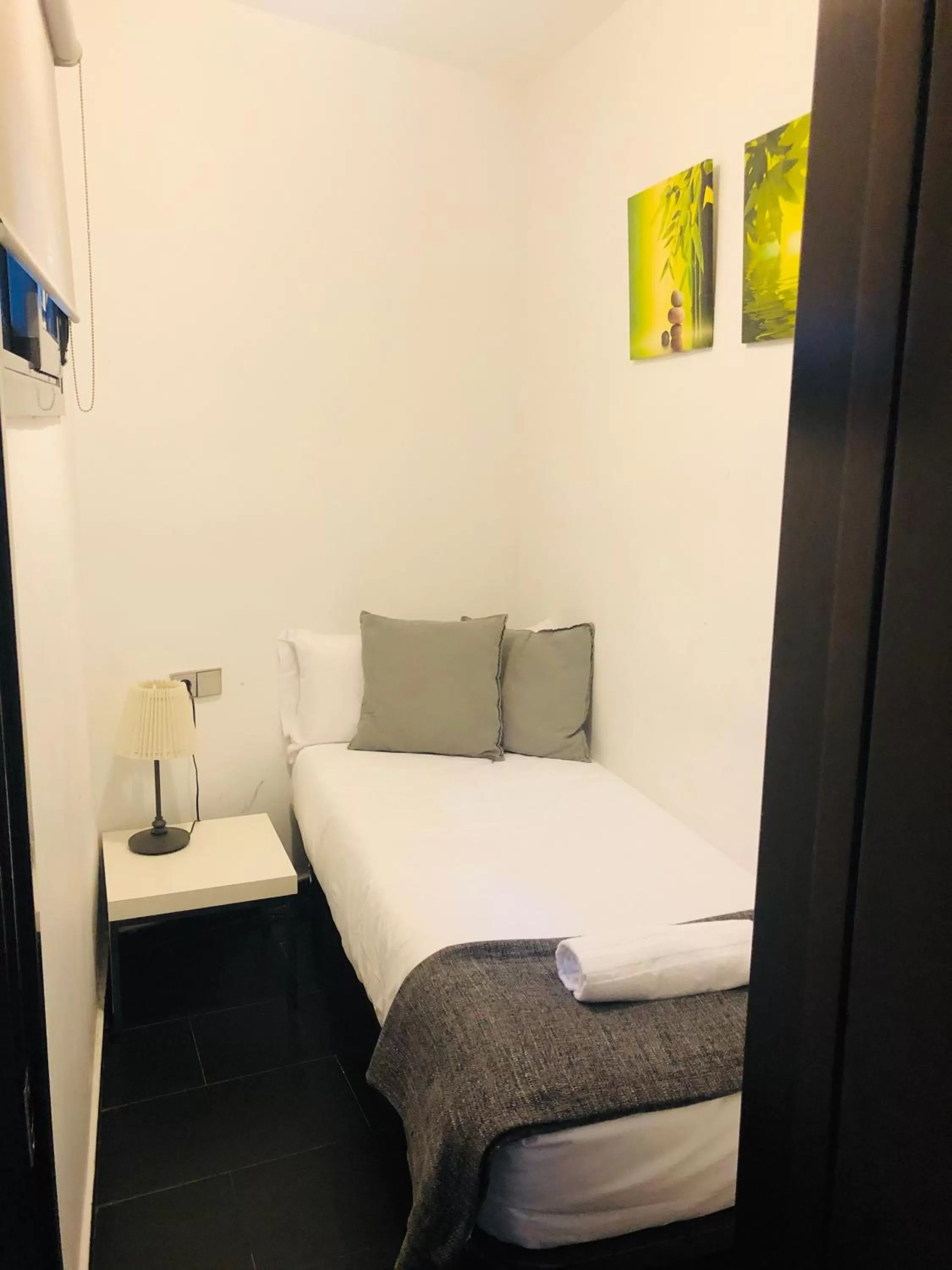 Bed in Barcelona Fifteen central Aparthotel