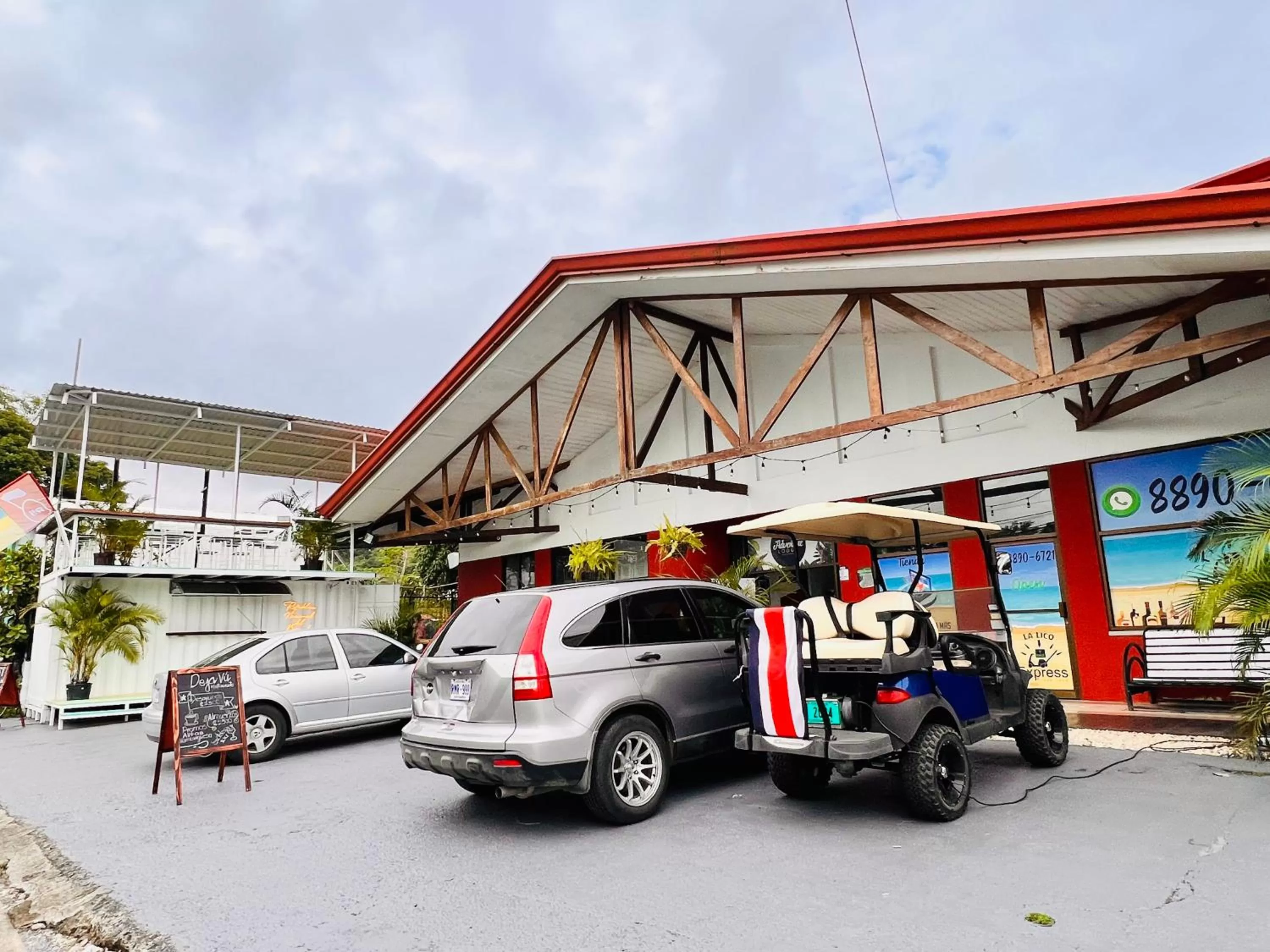 Property Building in Hotel Adventure Lodge