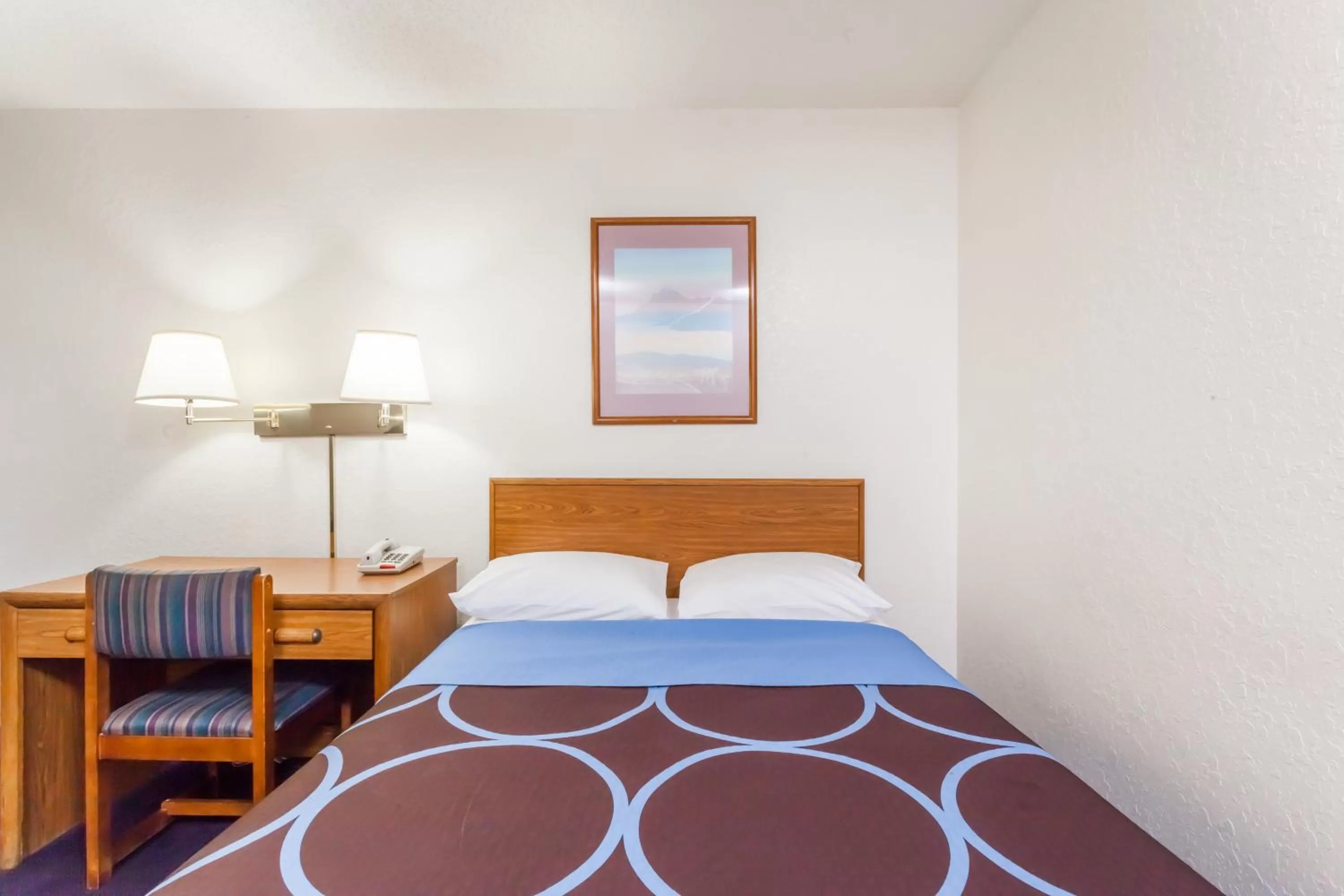 Bedroom, Bed in Super 8 by Wyndham Sidney NY