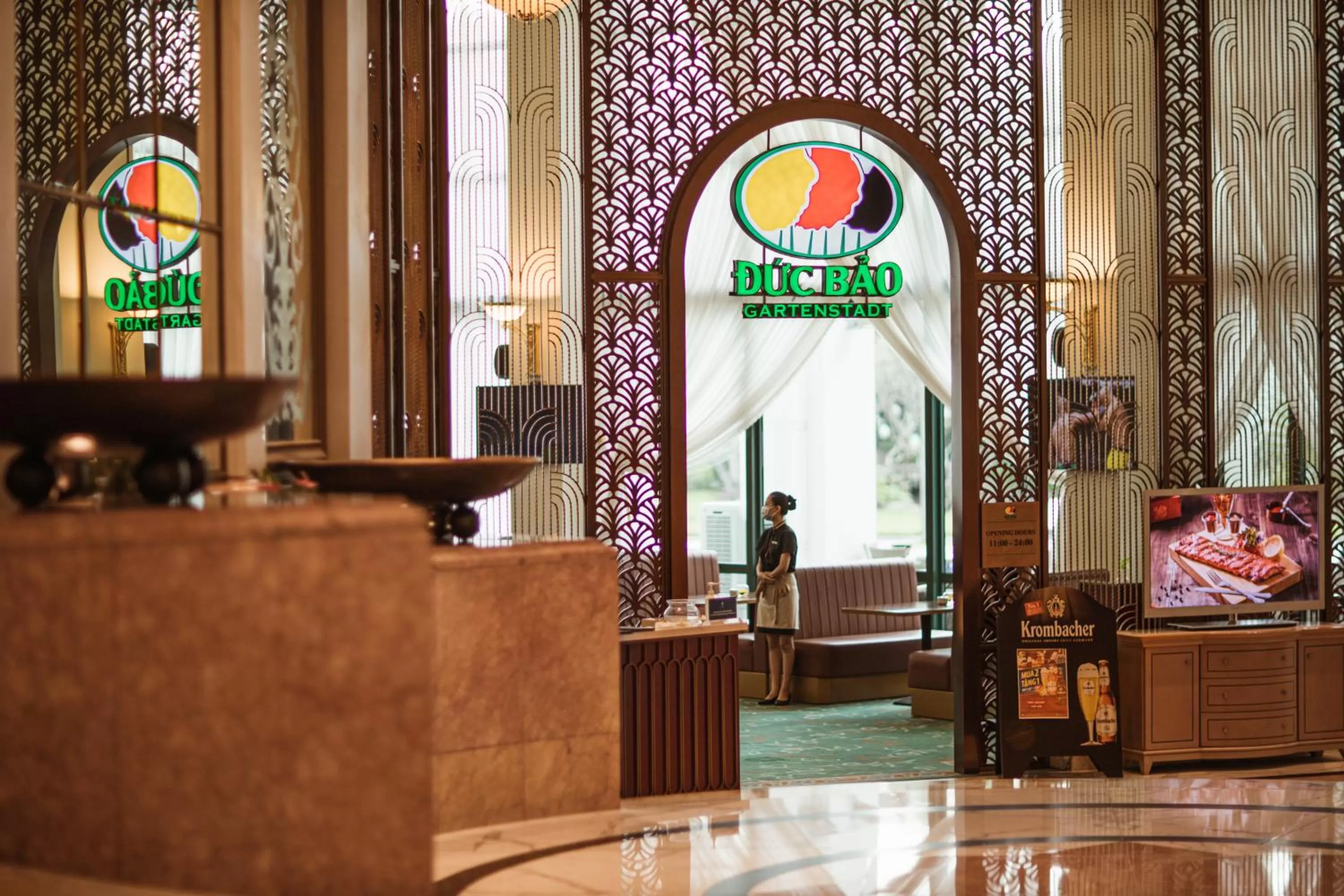 Restaurant/places to eat in Hanoi Daewoo Hotel