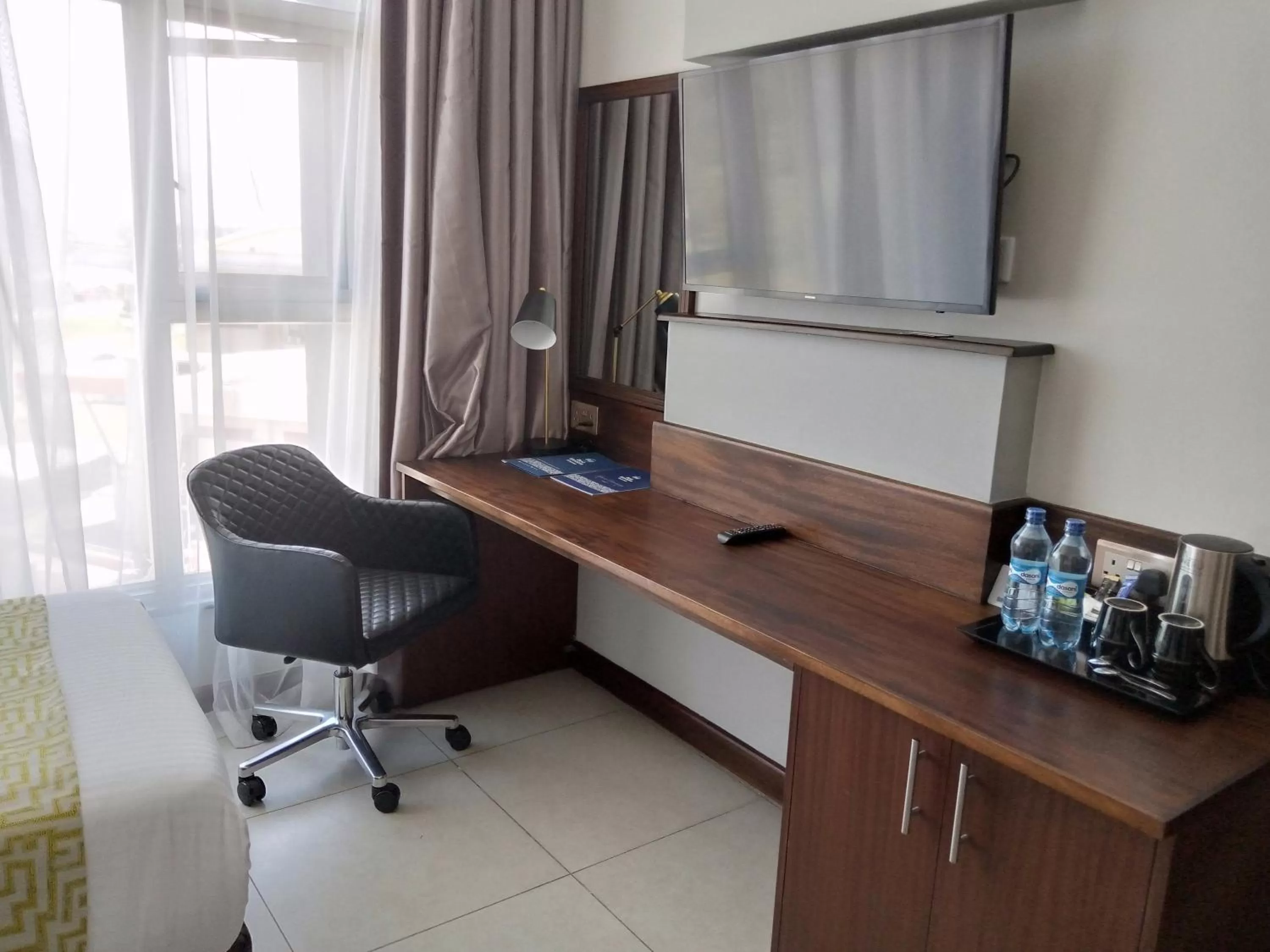 hair dresser in Fairways Hotel Kisumu