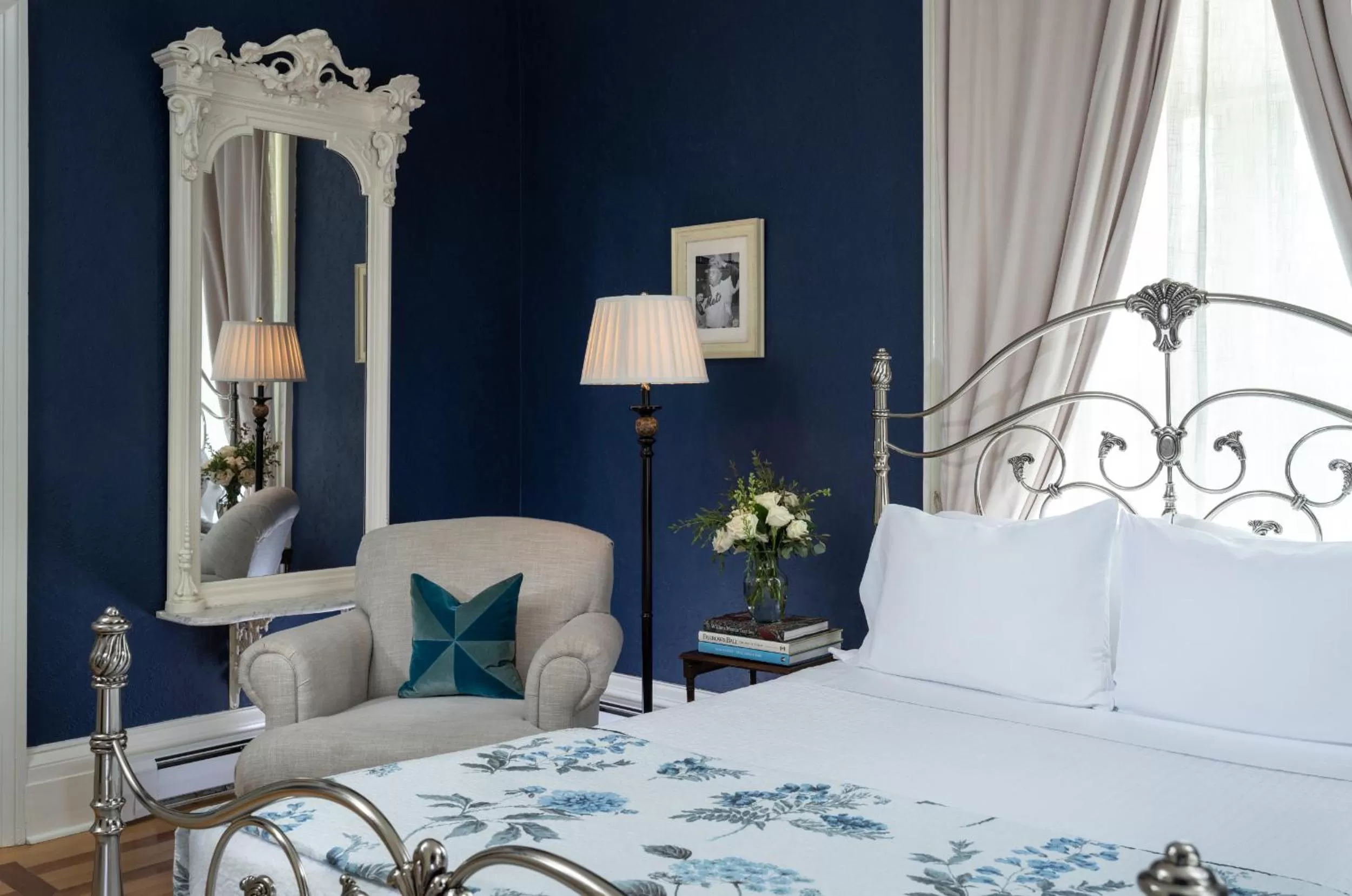 Bedroom in Landmark Inn