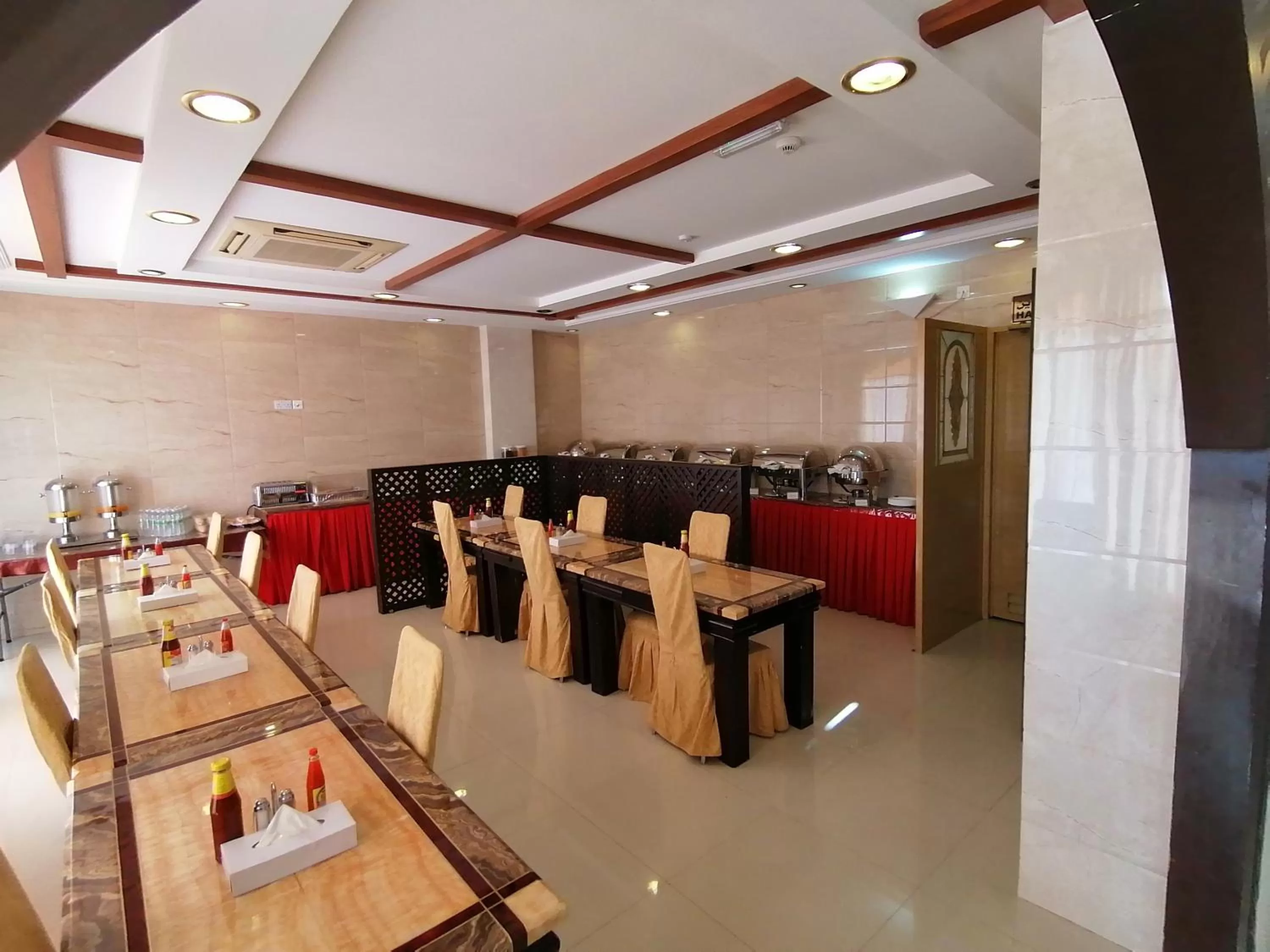 Restaurant/places to eat in Nizwa Hotel Apartments