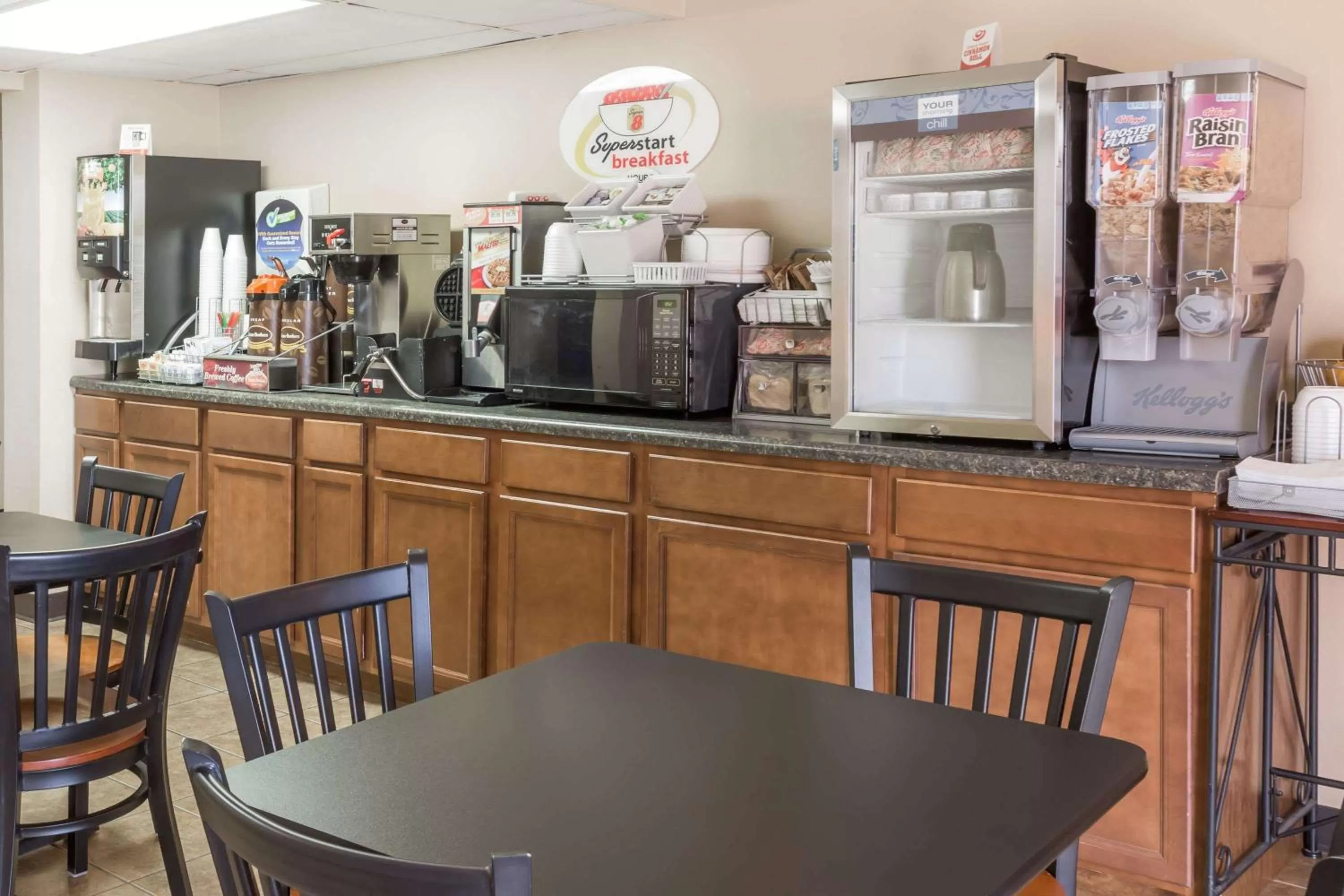 Restaurant/places to eat in Super 8 by Wyndham Luverne