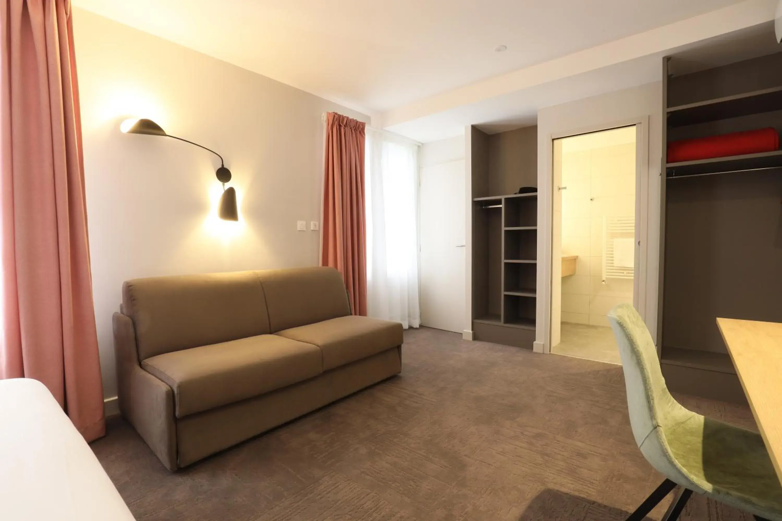 Superior Family Room in Hôtel la Capelle Millau Superior Family Room in Hôtel la Capelle Millau