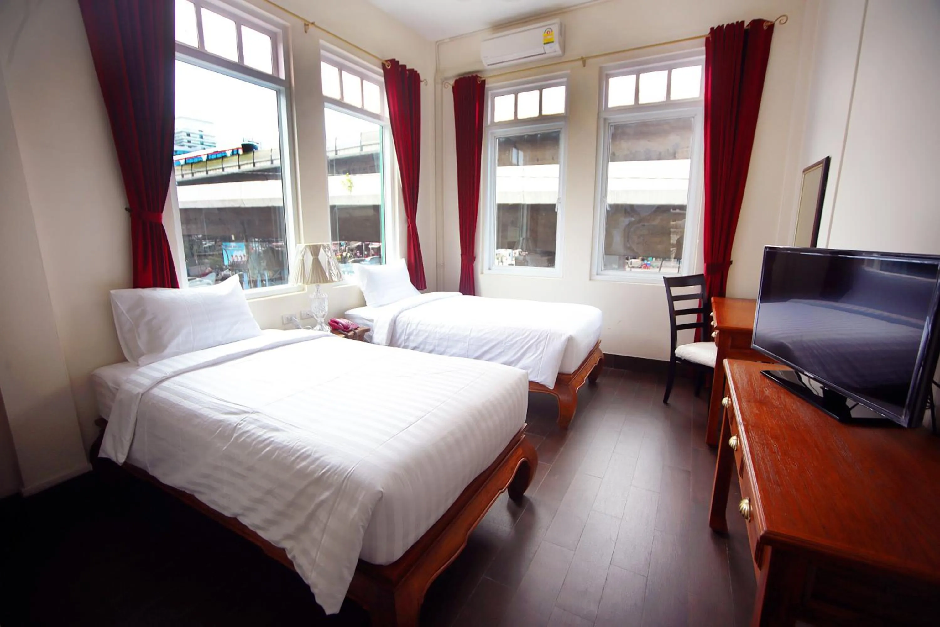 Photo of the whole room, Bed in The Myth - Sud Sathorn