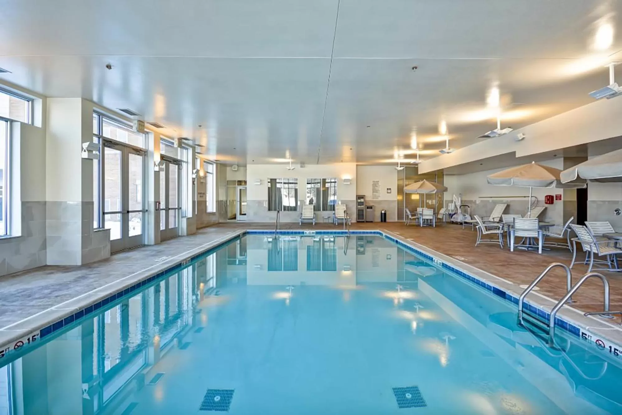 Swimming pool in Hyatt House Naperville/Warrenville