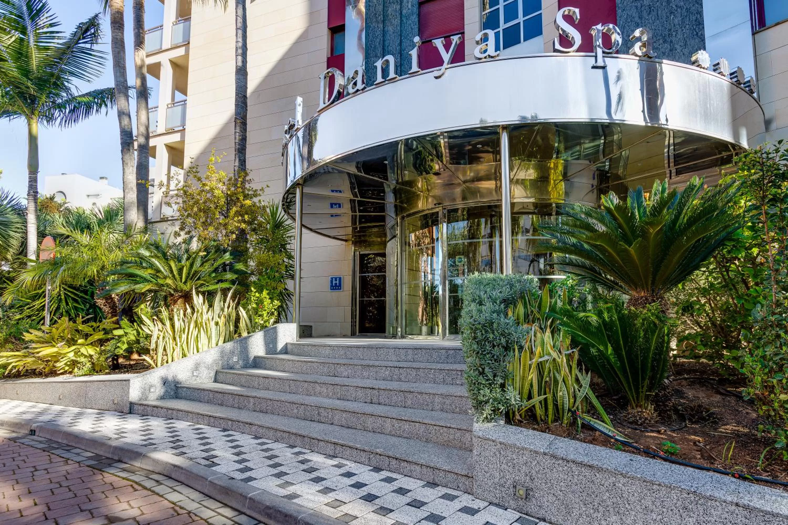 Facade/entrance in Daniya Denia Spa & Business 4*