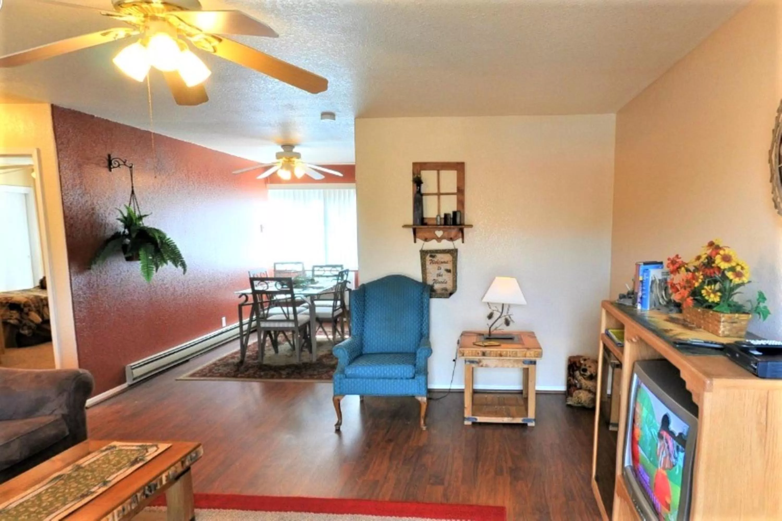 Living room in Pinecliff Village Resort