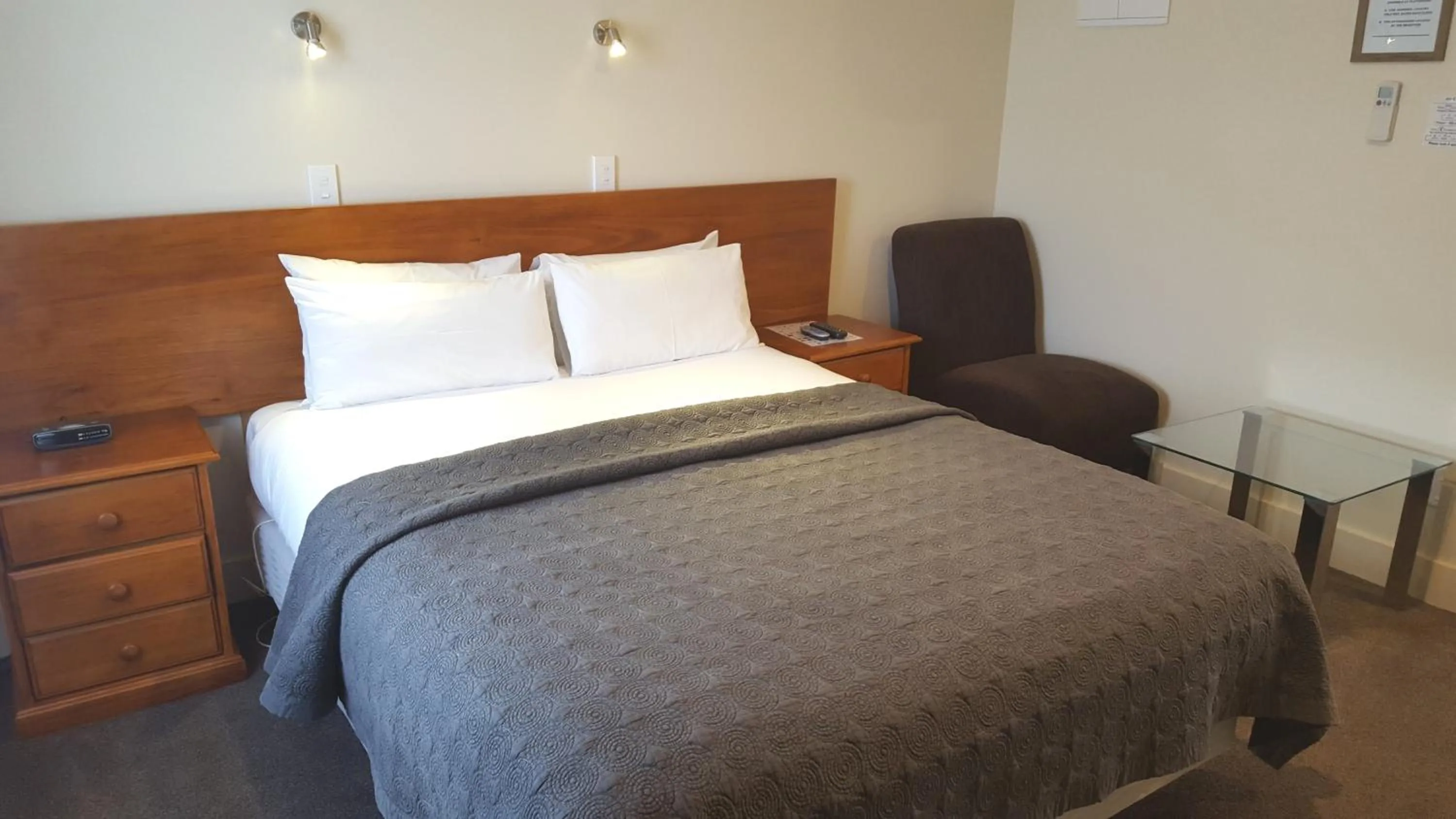 Executive Queen Studio in Auto Lodge Motel