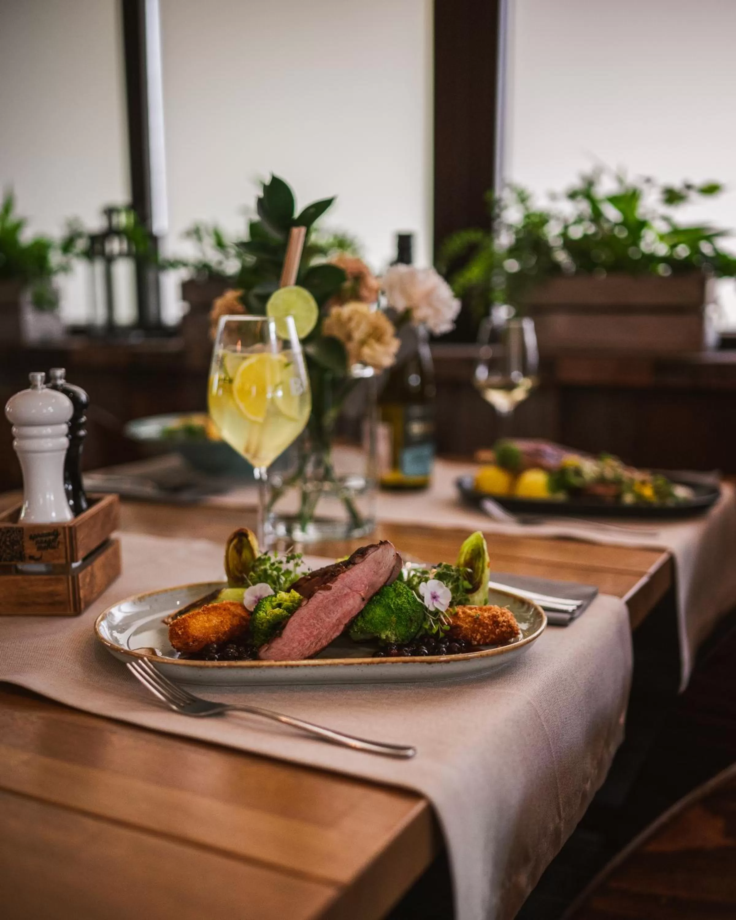 Restaurant/places to eat in Hotel Szary Residence