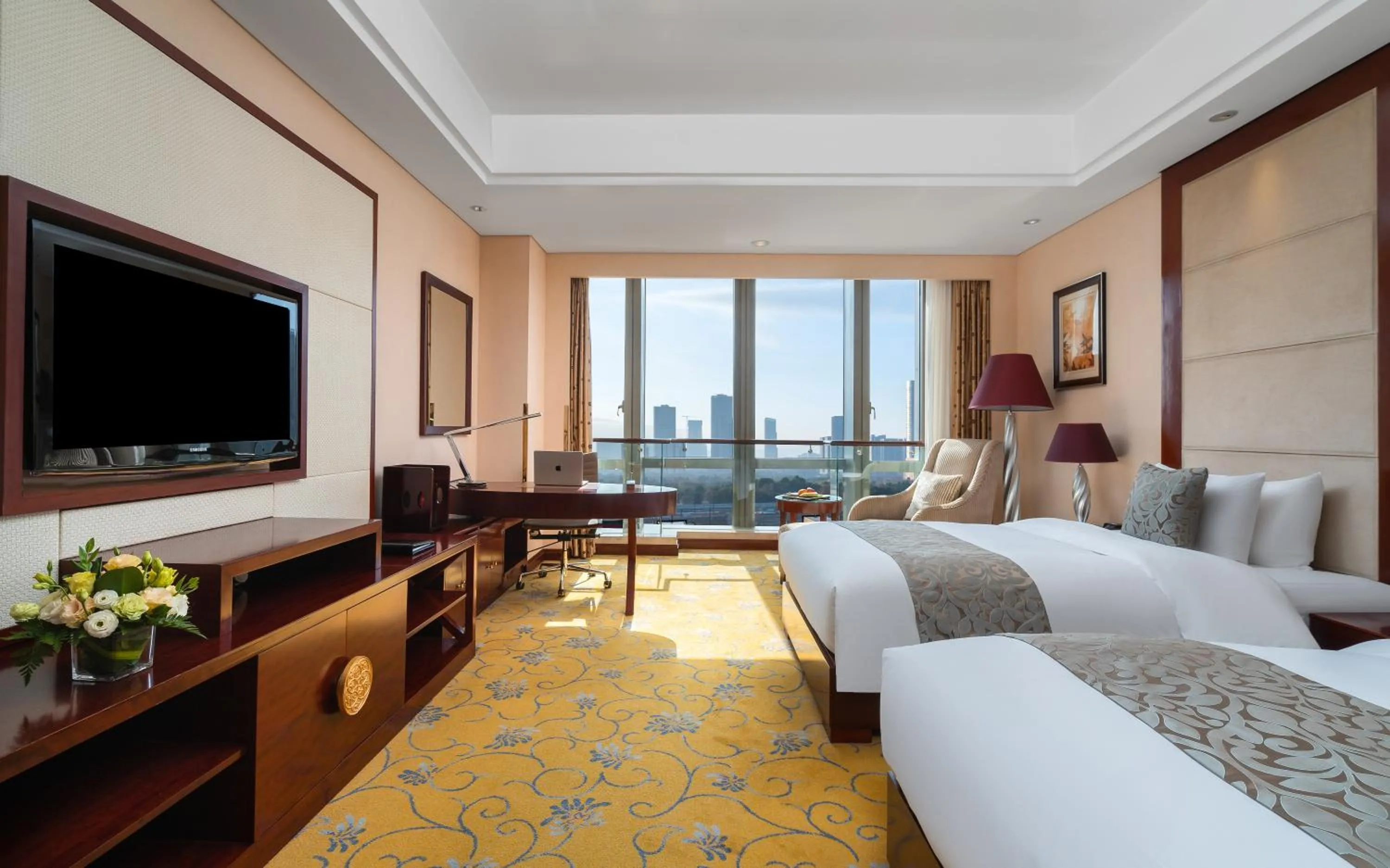 Photo of the whole room, Bed in Howard Johnson Tropical Garden Plaza Kunming Chenggong