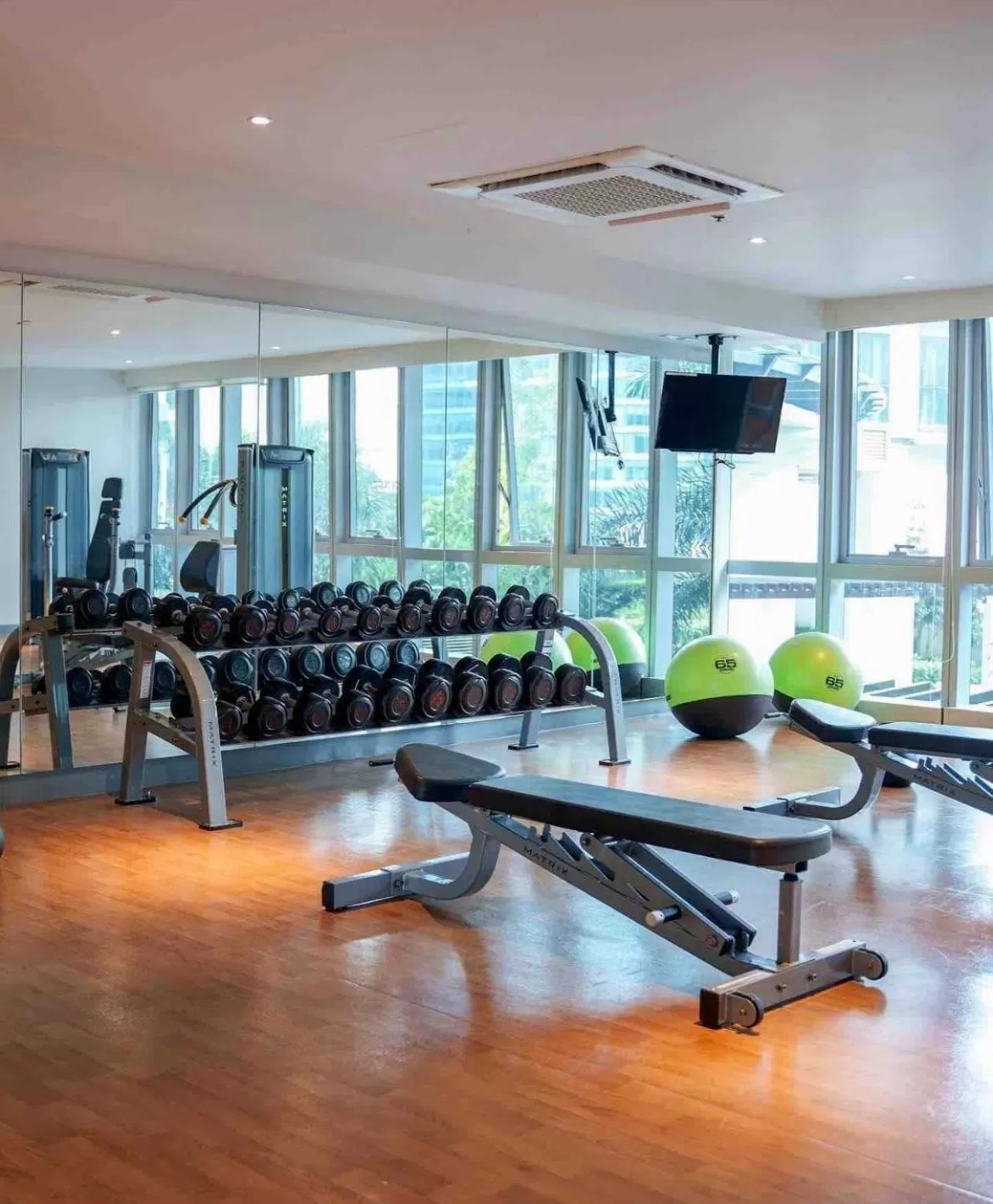 Fitness centre/facilities in 1BR Suite in Uptown BGC
