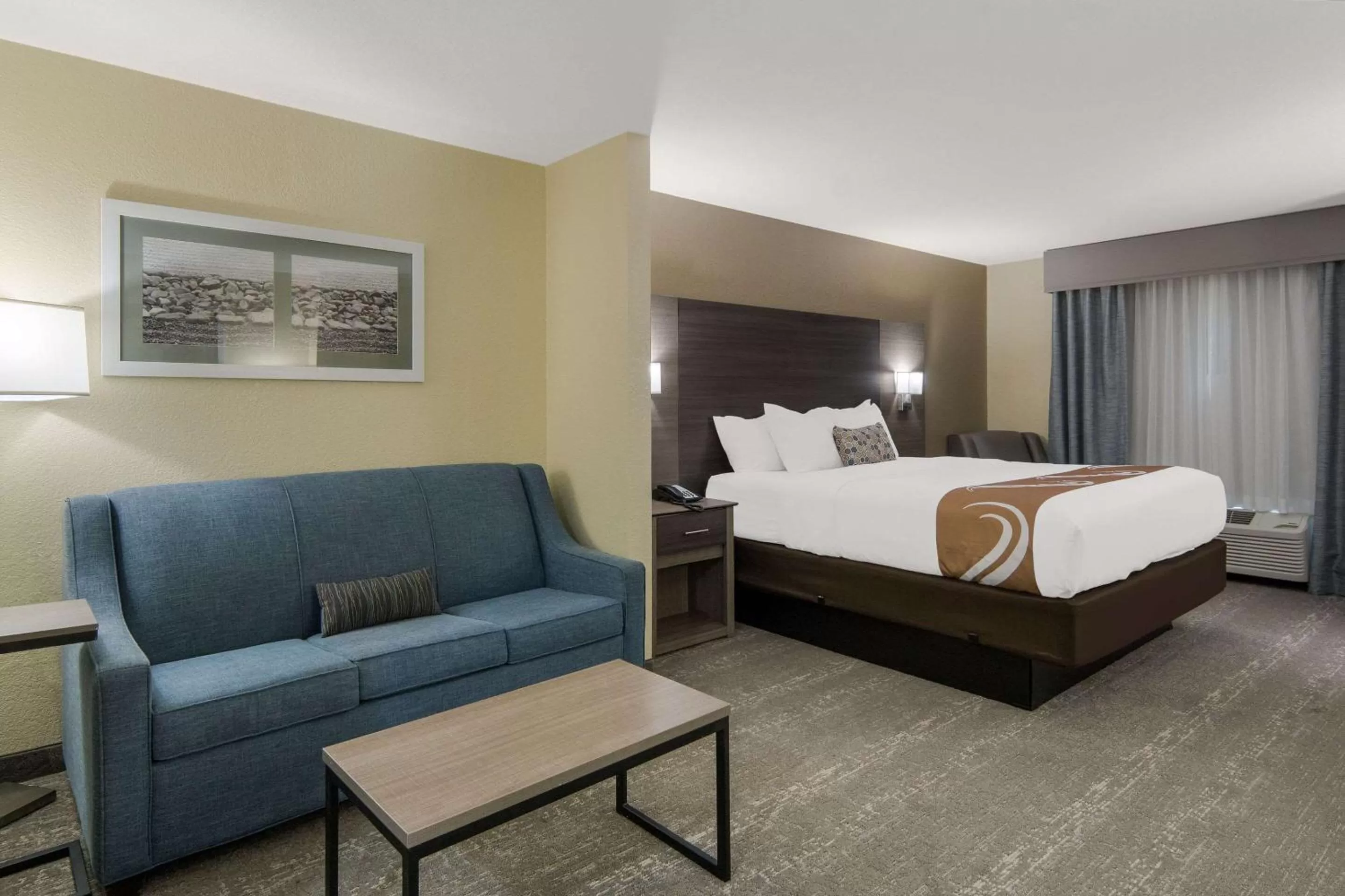 Bedroom, Bed in Quality Inn & Suites Roanoke - Fort Worth North