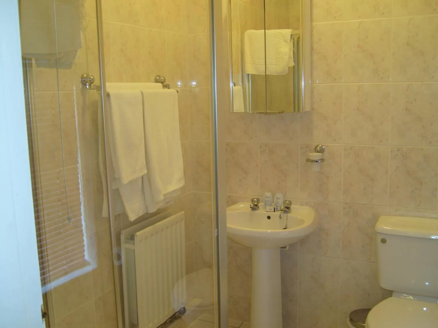 Bathroom in Holly Trees Hotel