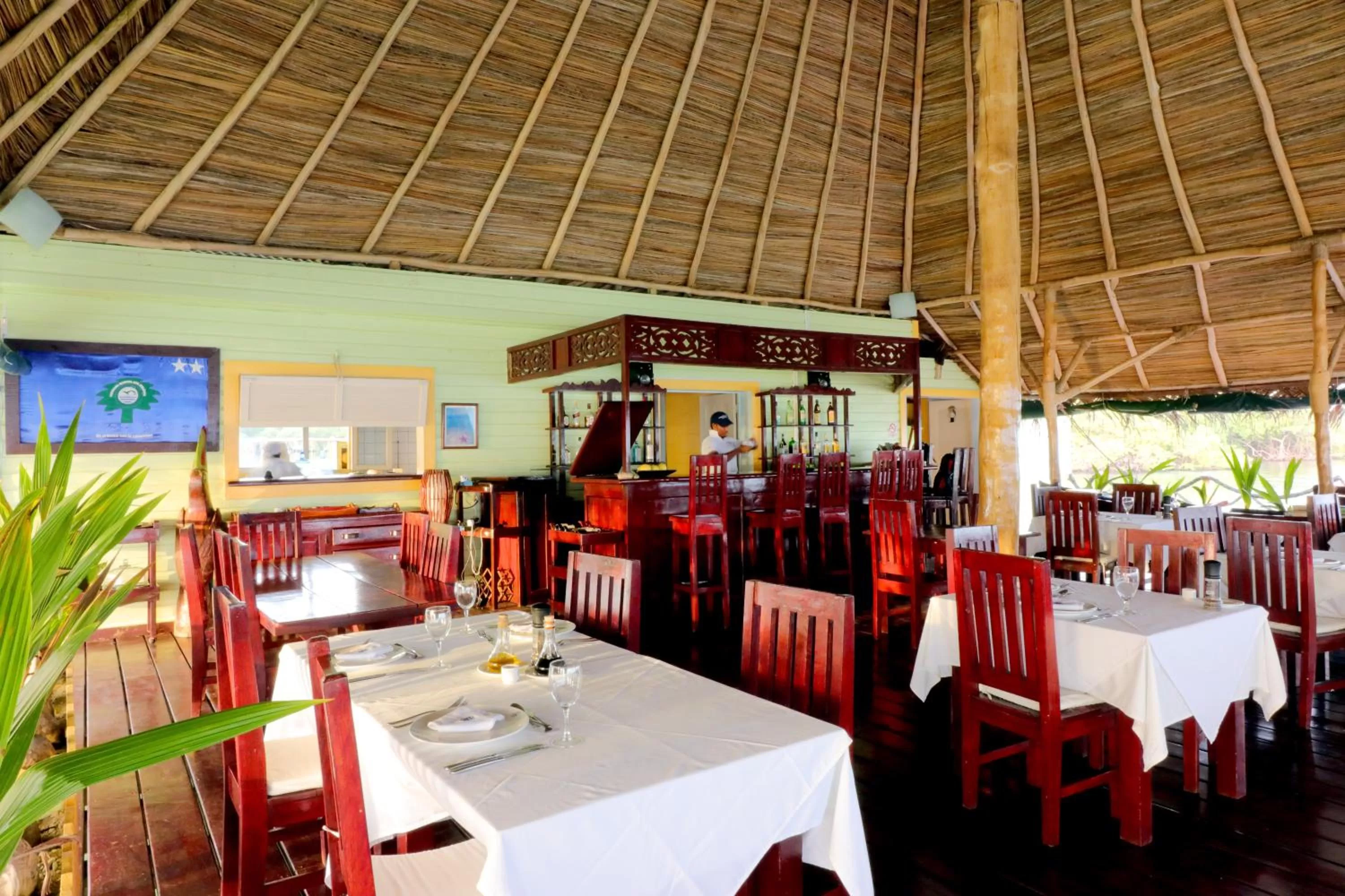 Restaurant/places to eat in Punta Caracol Acqua Lodge