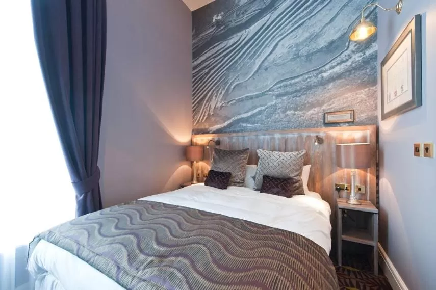 Shower, Bed in The Saxon Crown Wetherspoon