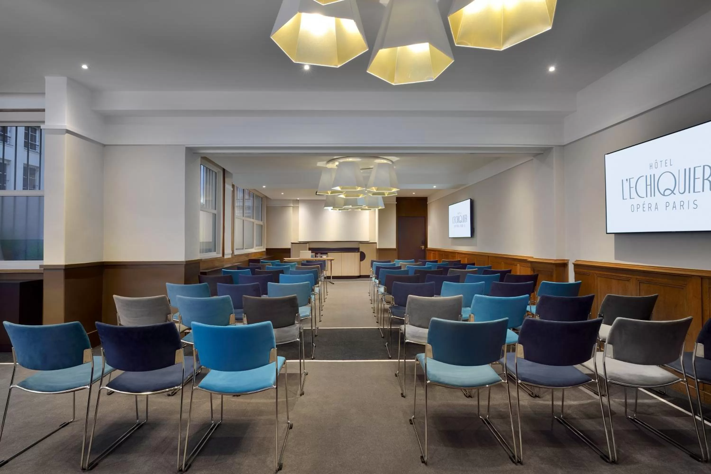 TV and multimedia in l'Echiquier Opéra Hotel Paris - MGallery Collection