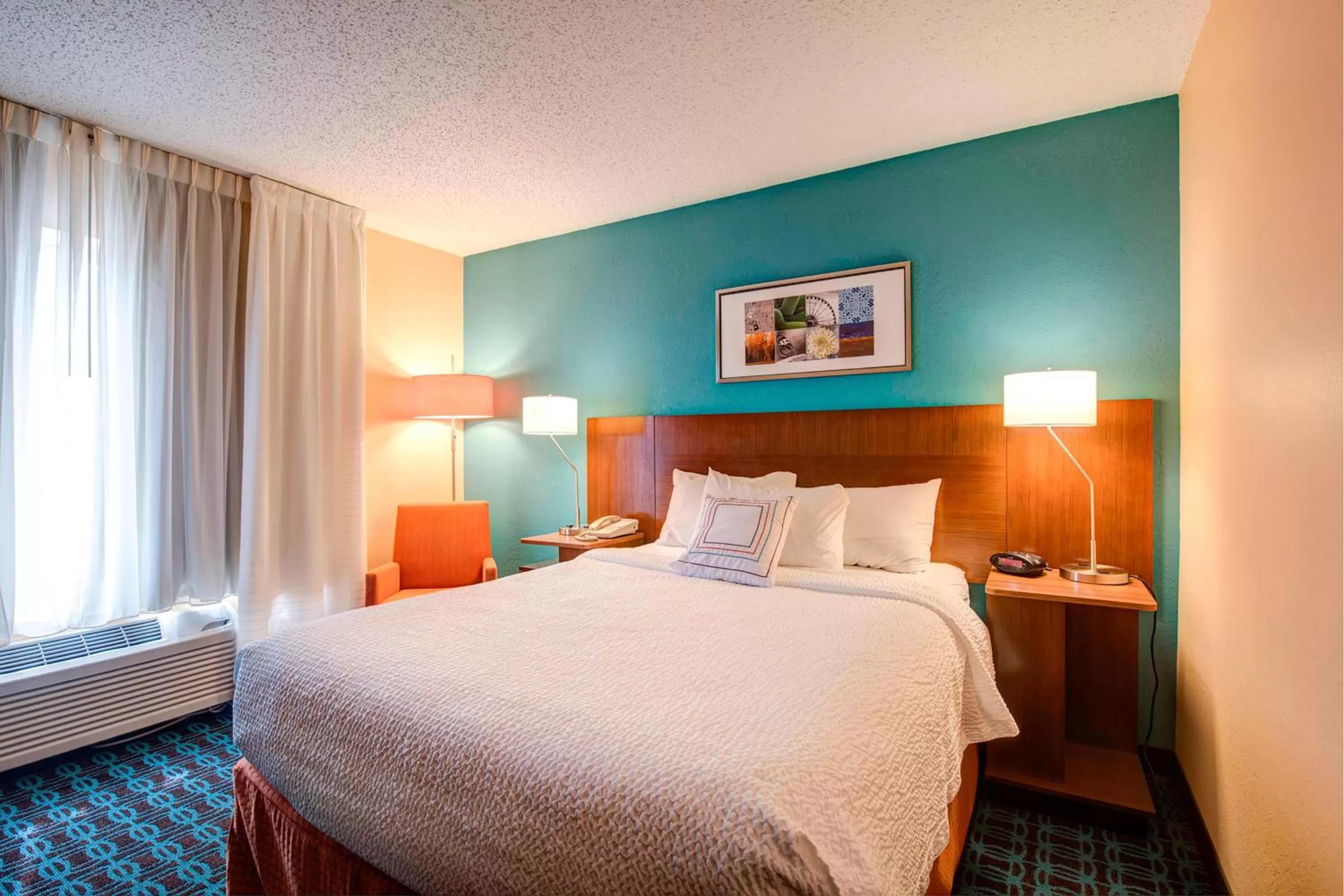 Photo of the whole room, Bed in Comfort Inn & Suites Green Bay Stadium Area
