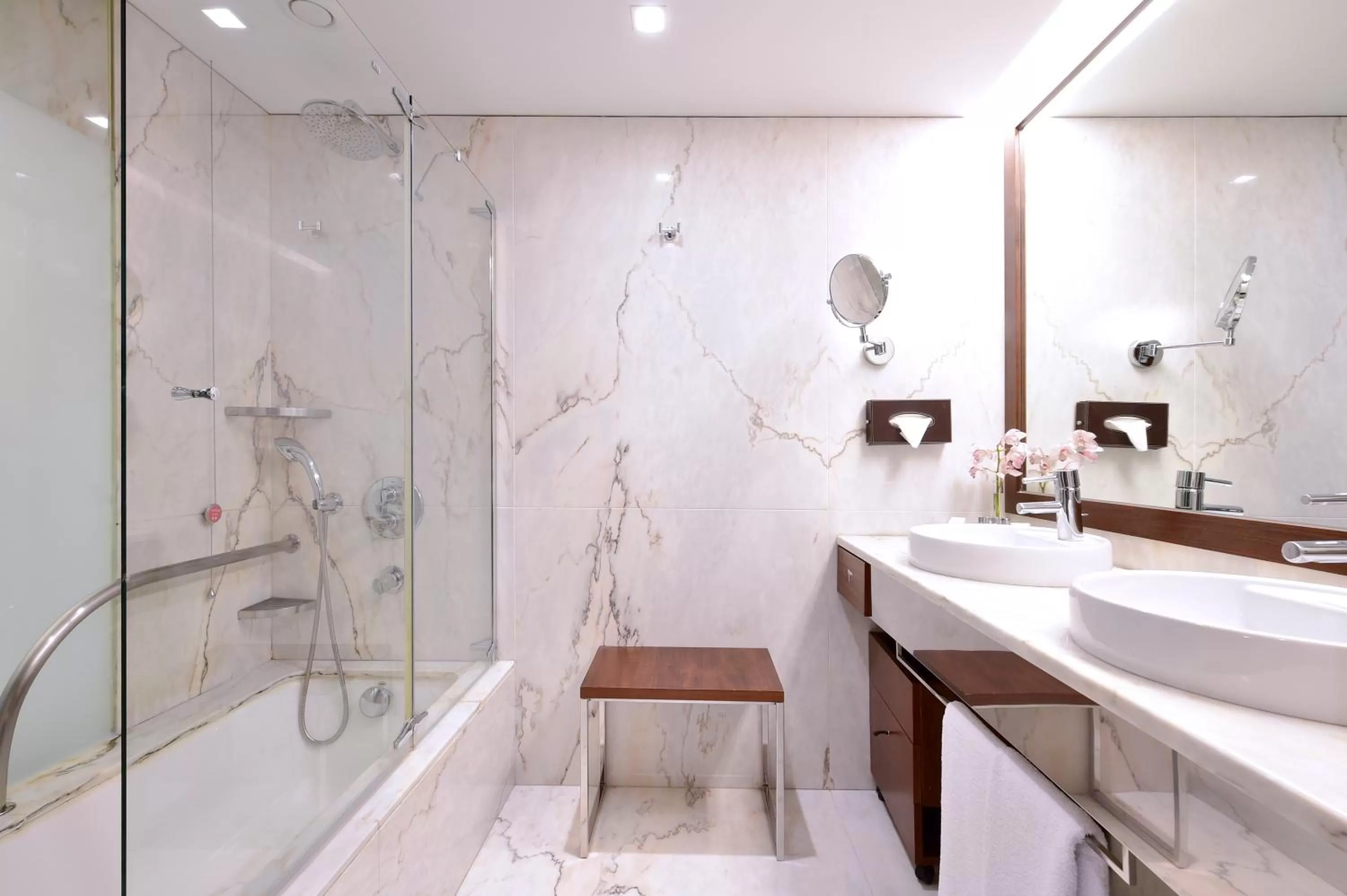 People in Porto Palácio Hotel by The Editory