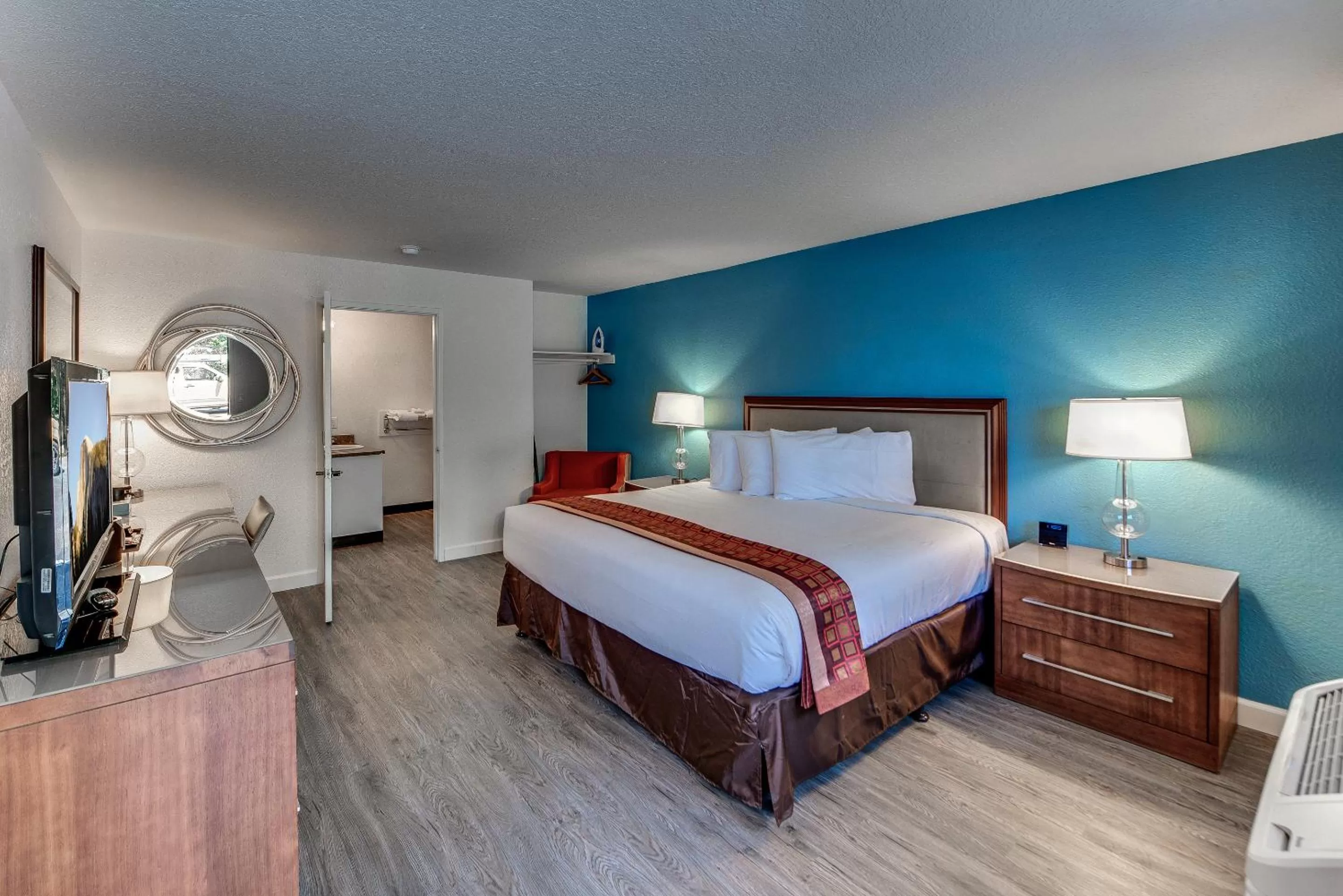 Photo of the whole room, Bed in Angels Inn