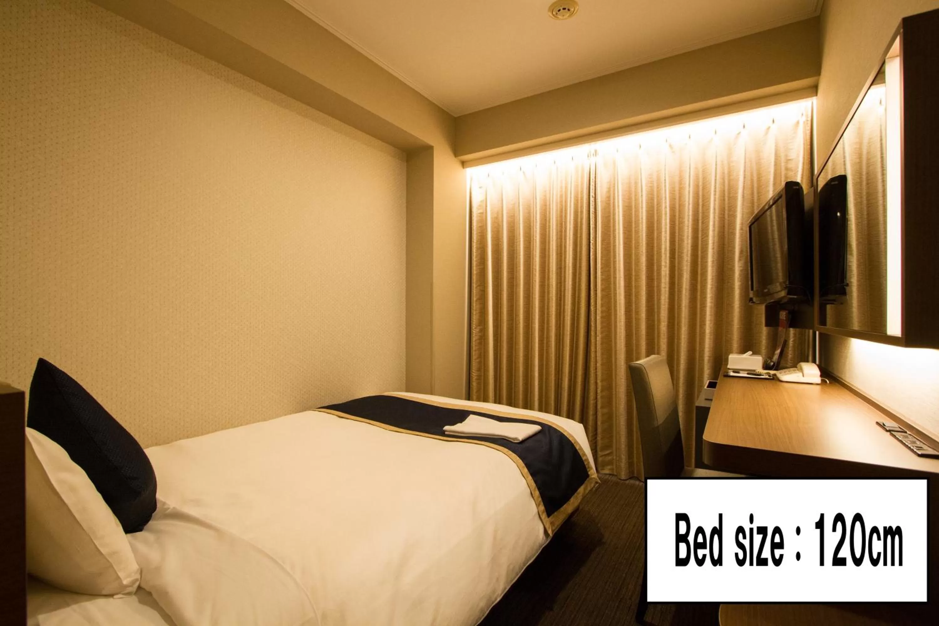 Photo of the whole room, Bed in Hotel Sunroute Asakusa