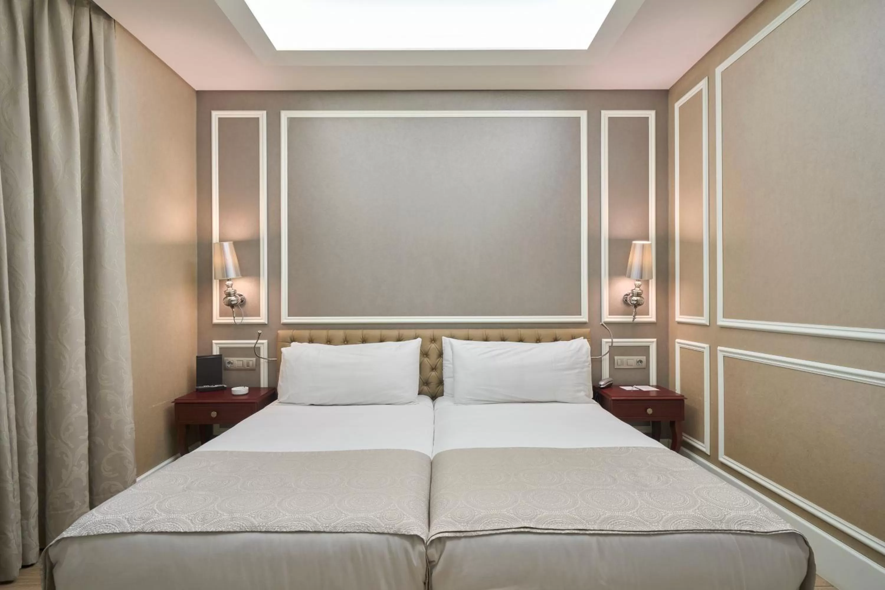 Family Room (2 Adults + 2 Children) in Catalonia Passeig de Gràcia 4* Sup