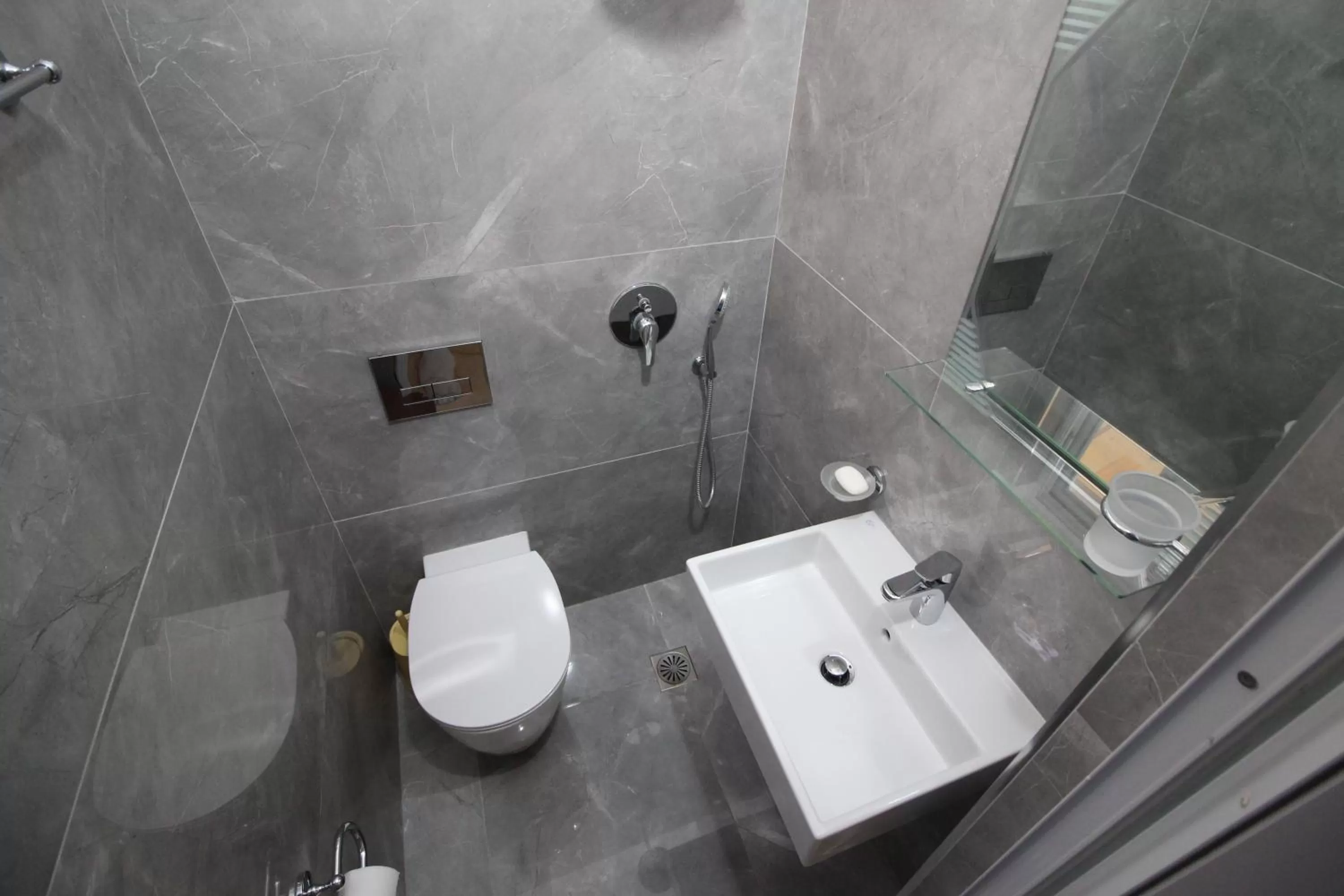 Bathroom in Murati Suites Sarandë
