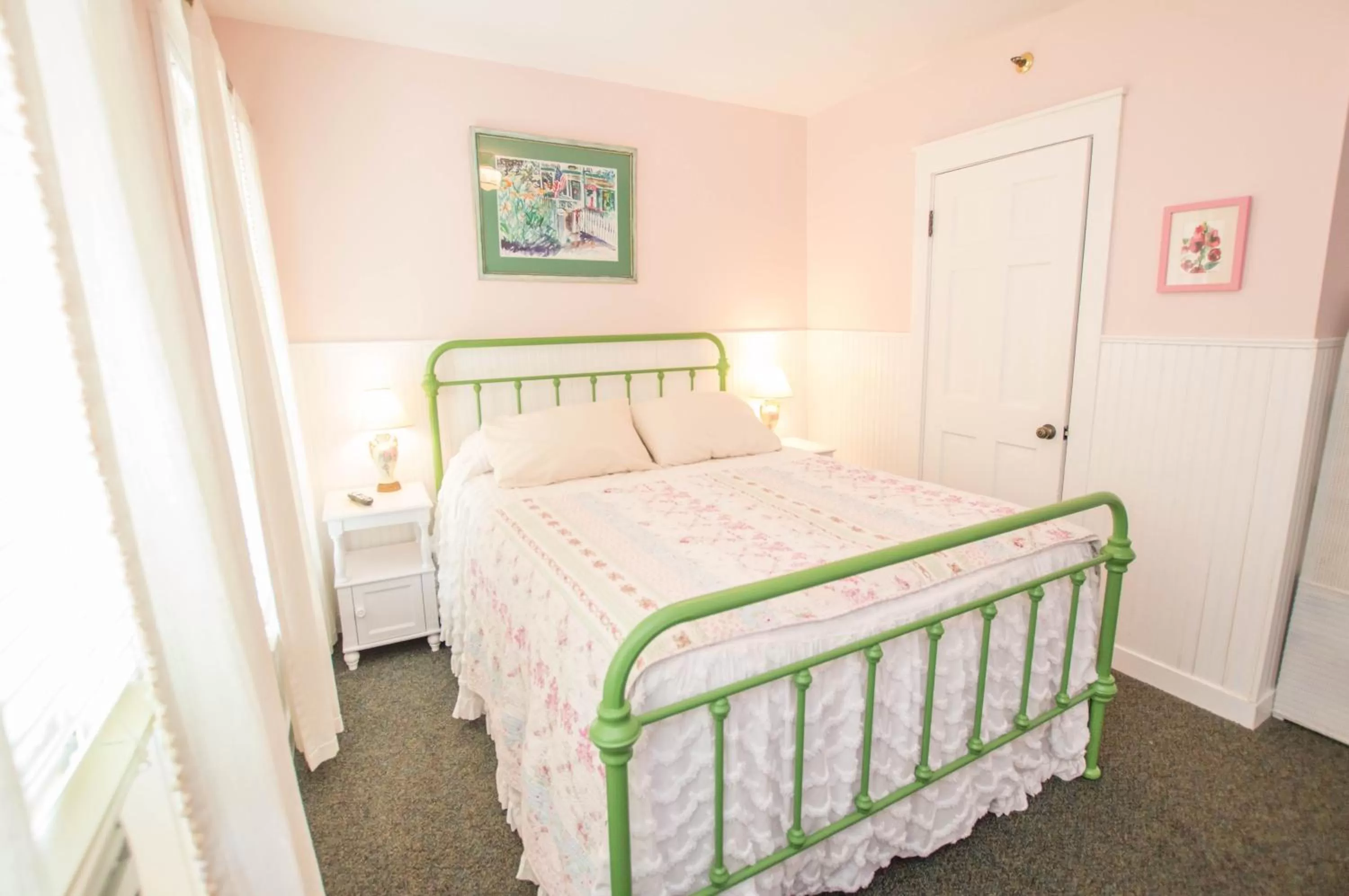 Bed in Terrace Inn and 1911 Restaurant