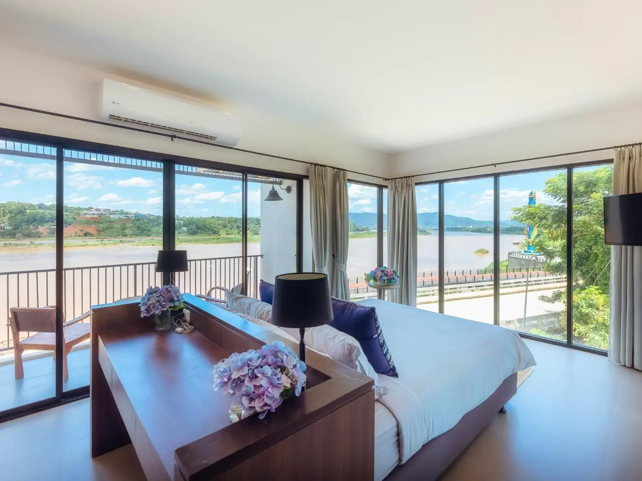 Suite with River View in Fortune Riverview Hotel Chiang Khong Suite with River View in Fortune Riverview Hotel Chiang Khong