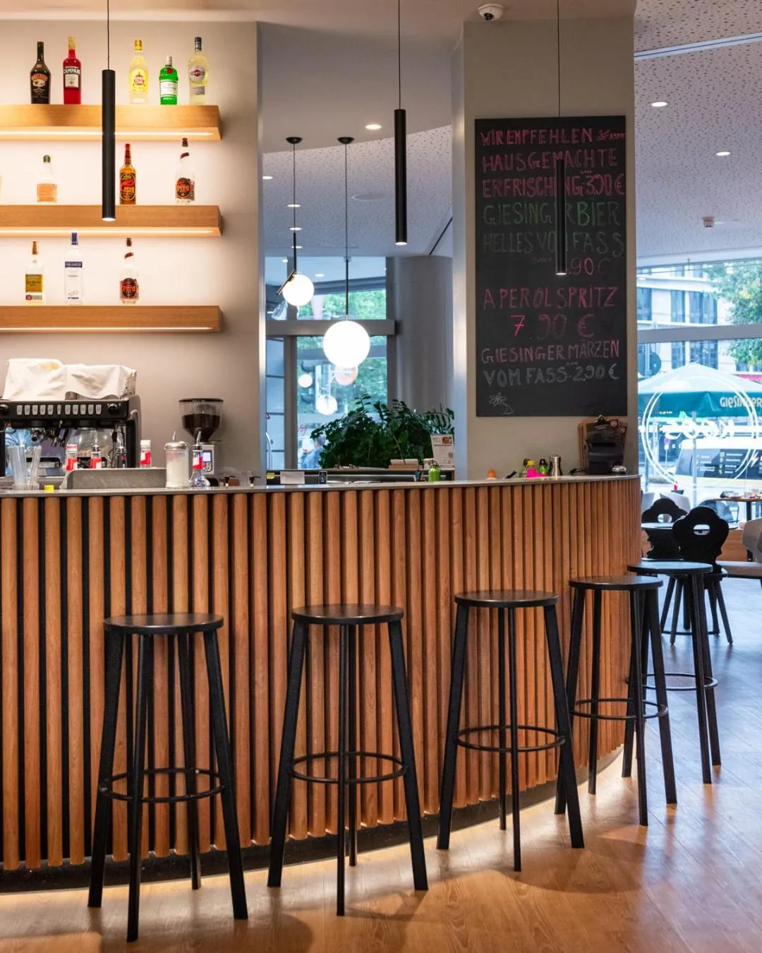 Lounge or bar in KOOS Hotel&Apartments - City Aparthotel