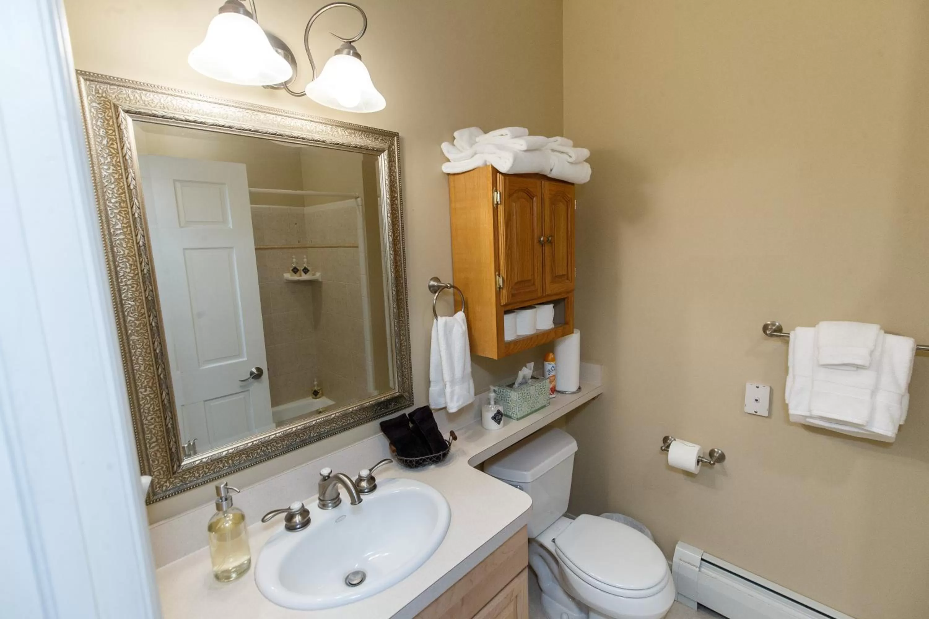 Bathroom in Lamp Post Lodge