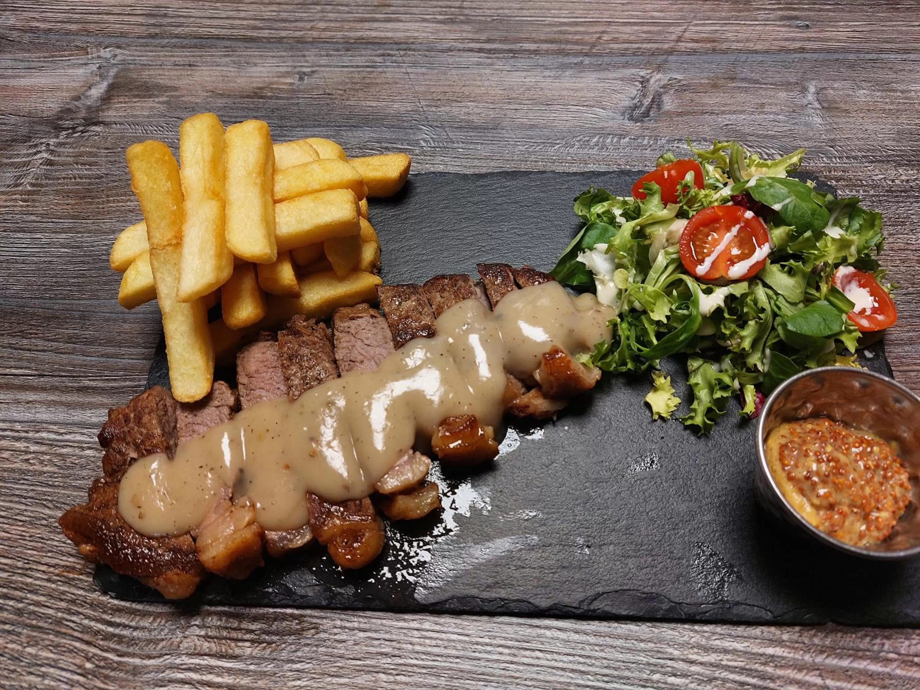 Food and drinks in Kings Boutique Hotel