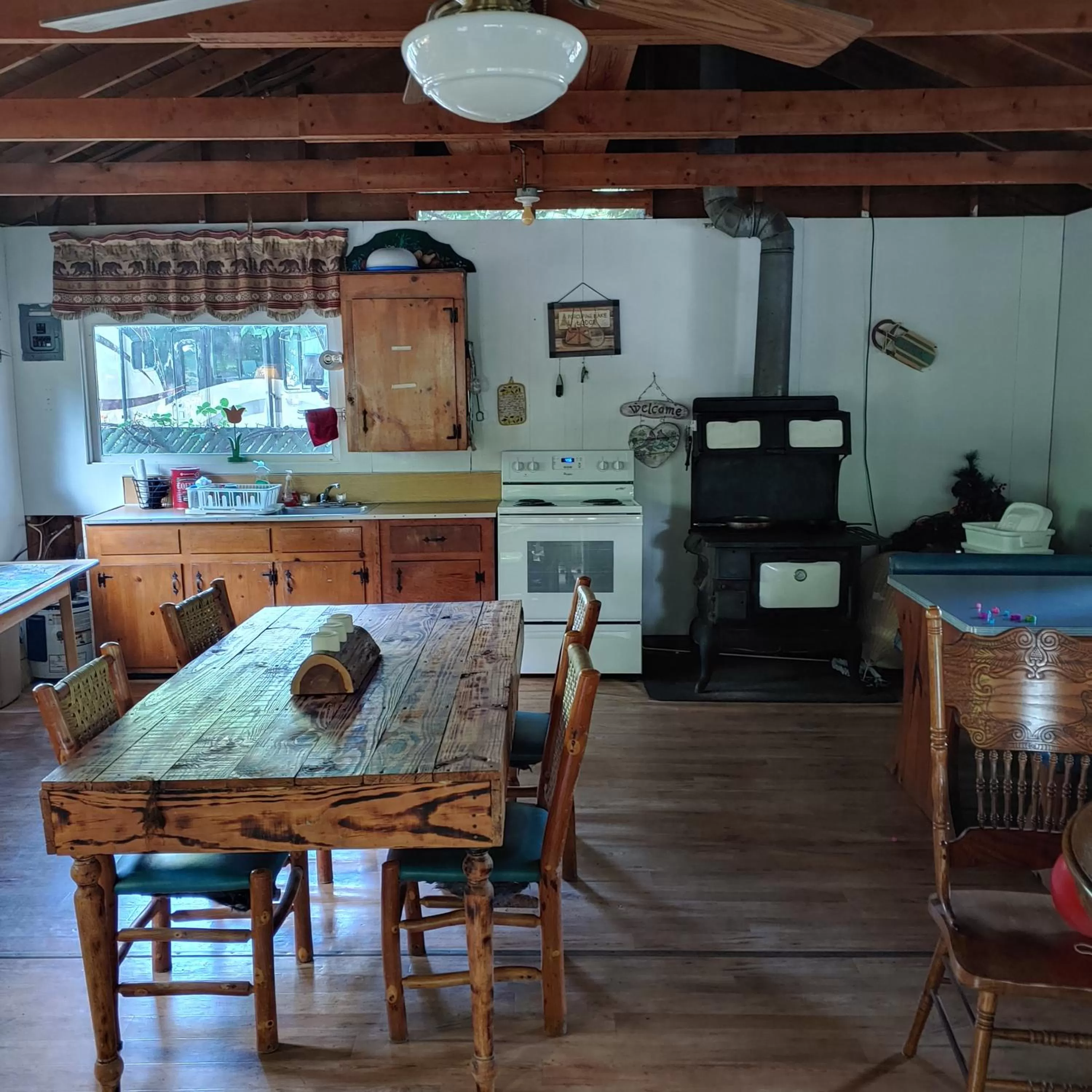 kitchen in Rolling Brook Inn