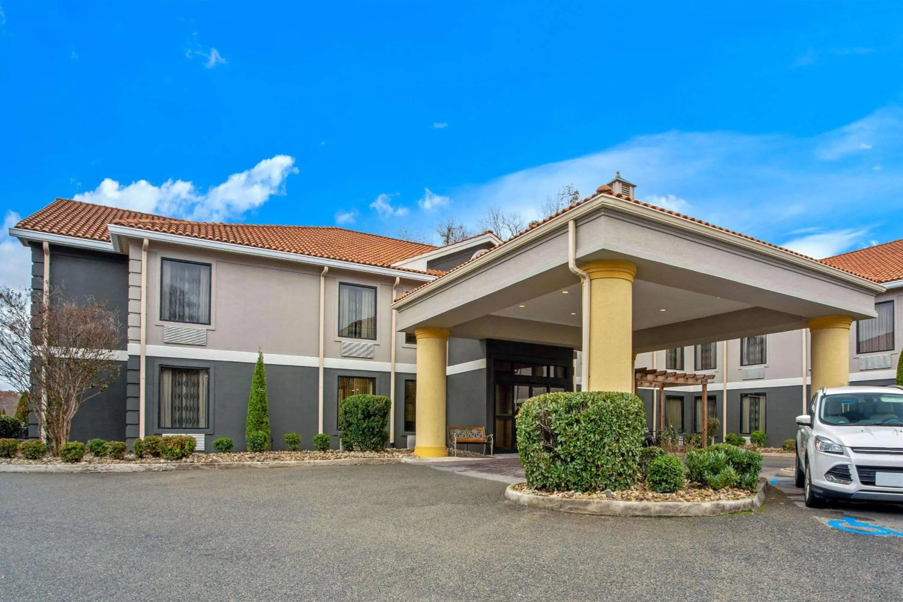 Property building in La Quinta Inn by Wyndham Radford