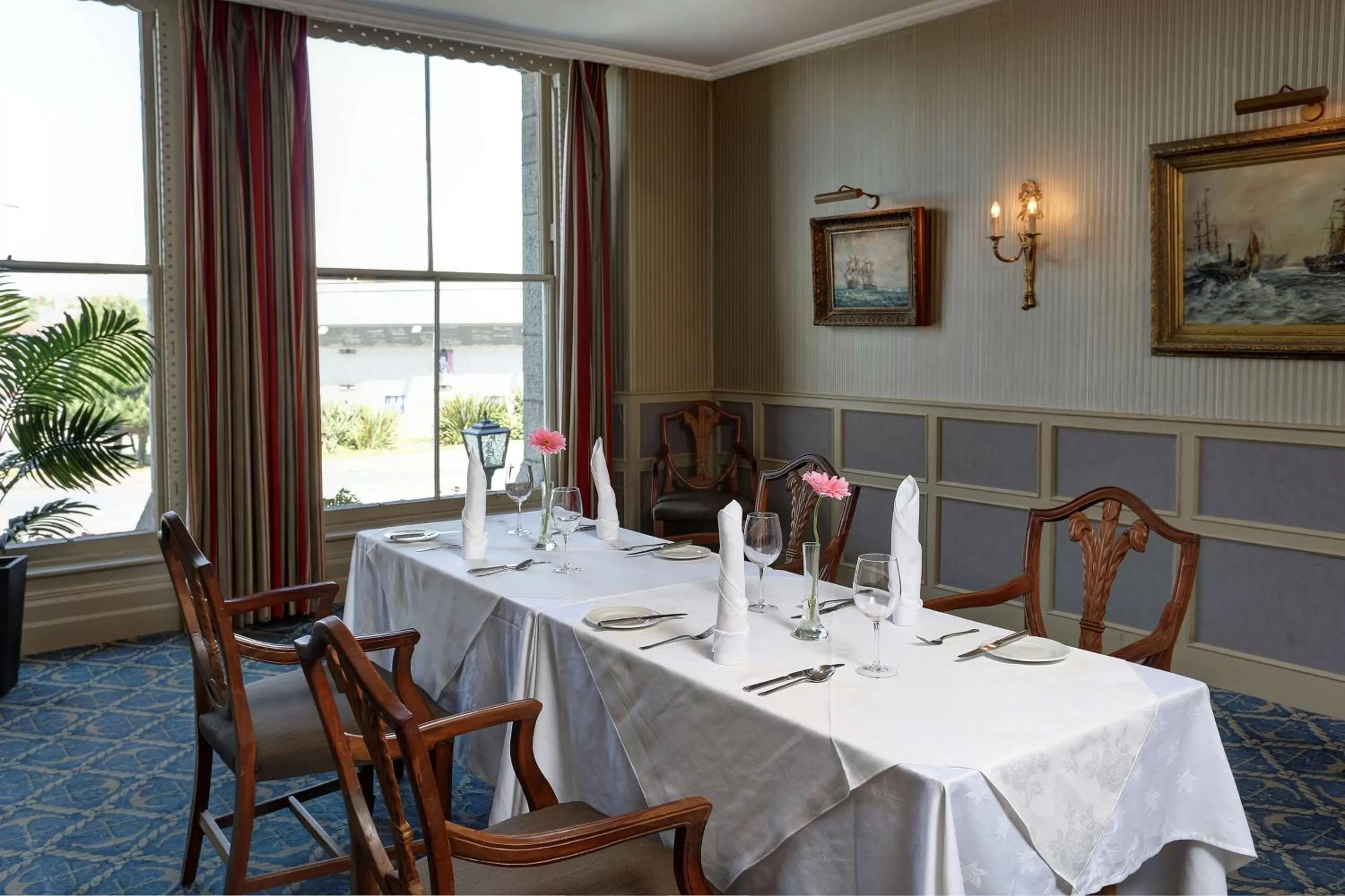 Restaurant/places to eat in Duke Of Cornwall Hotel