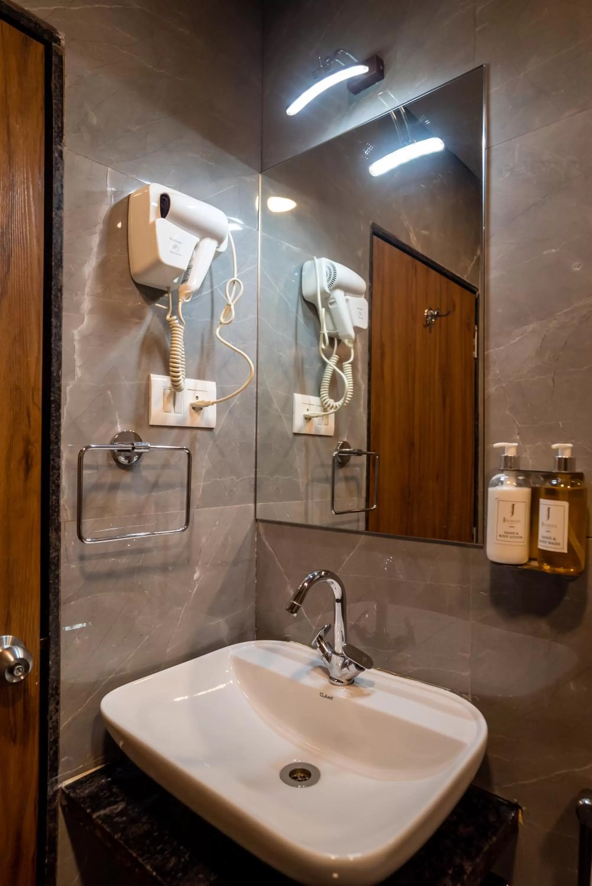 Bathroom in Jivanta Mahabaleshwar