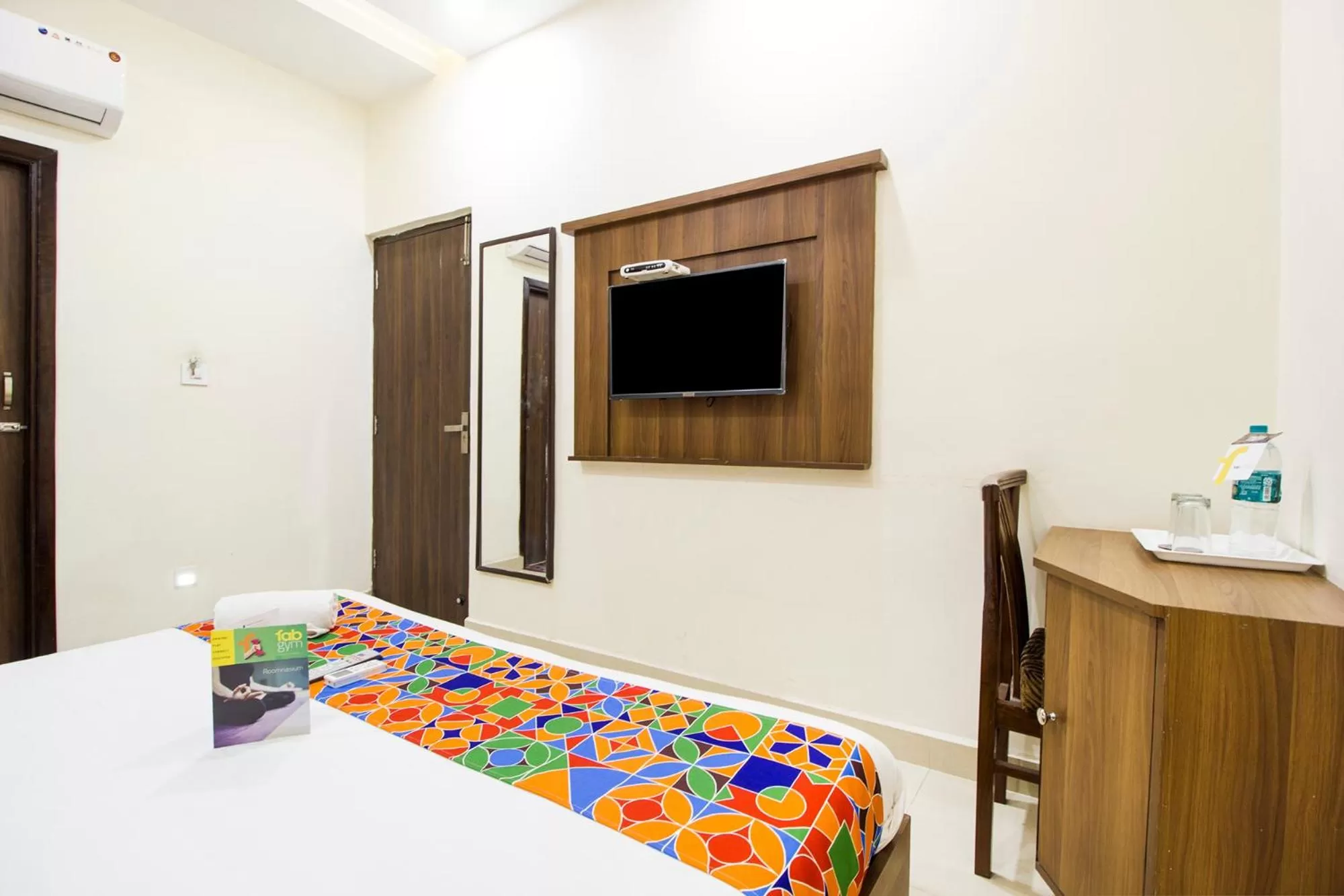 Bedroom, TV/Entertainment Center in FabHotel Royal Villa Hussainpura Chowk