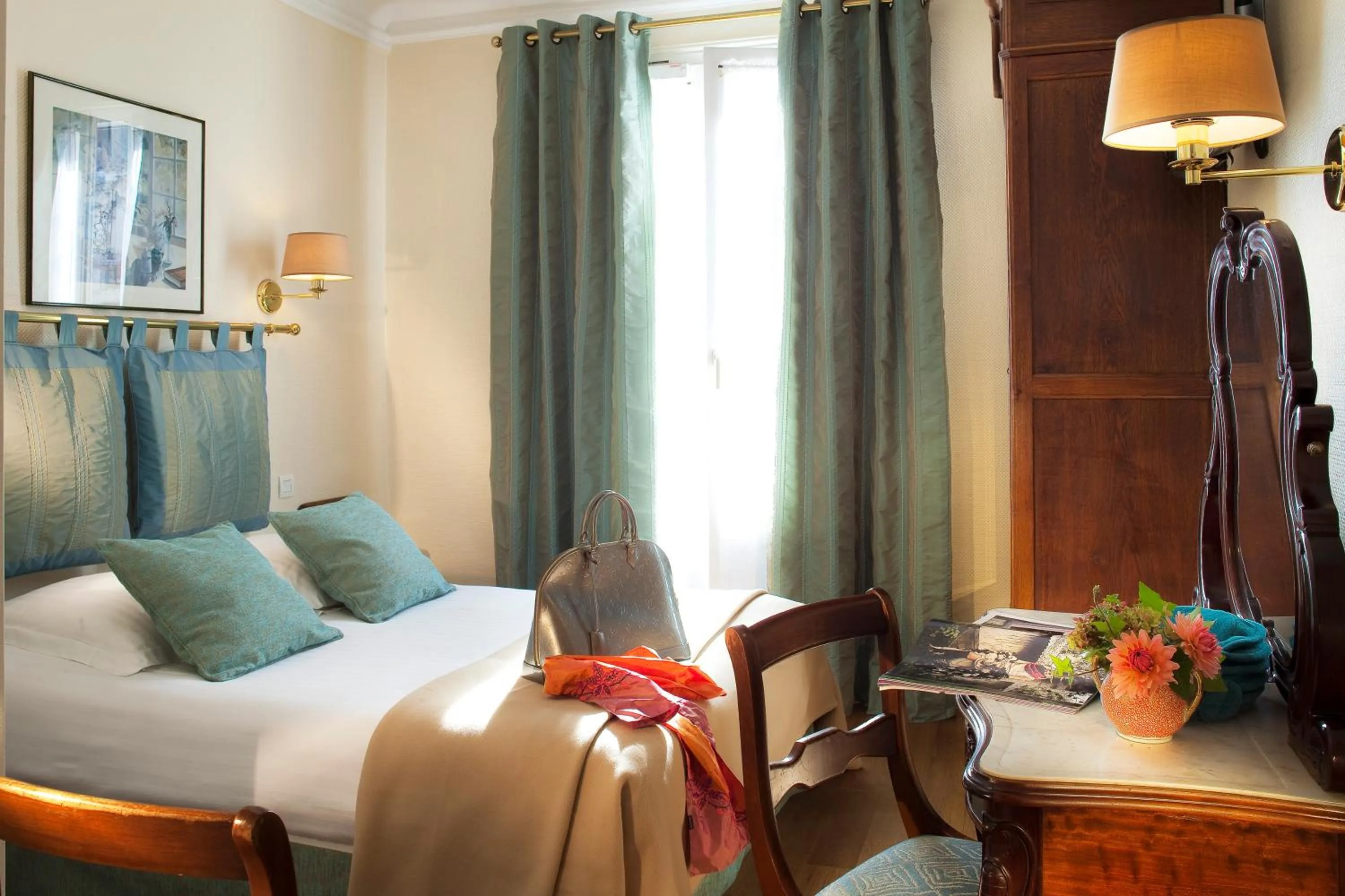 Photo of the whole room, Bed in New Orient Hotel