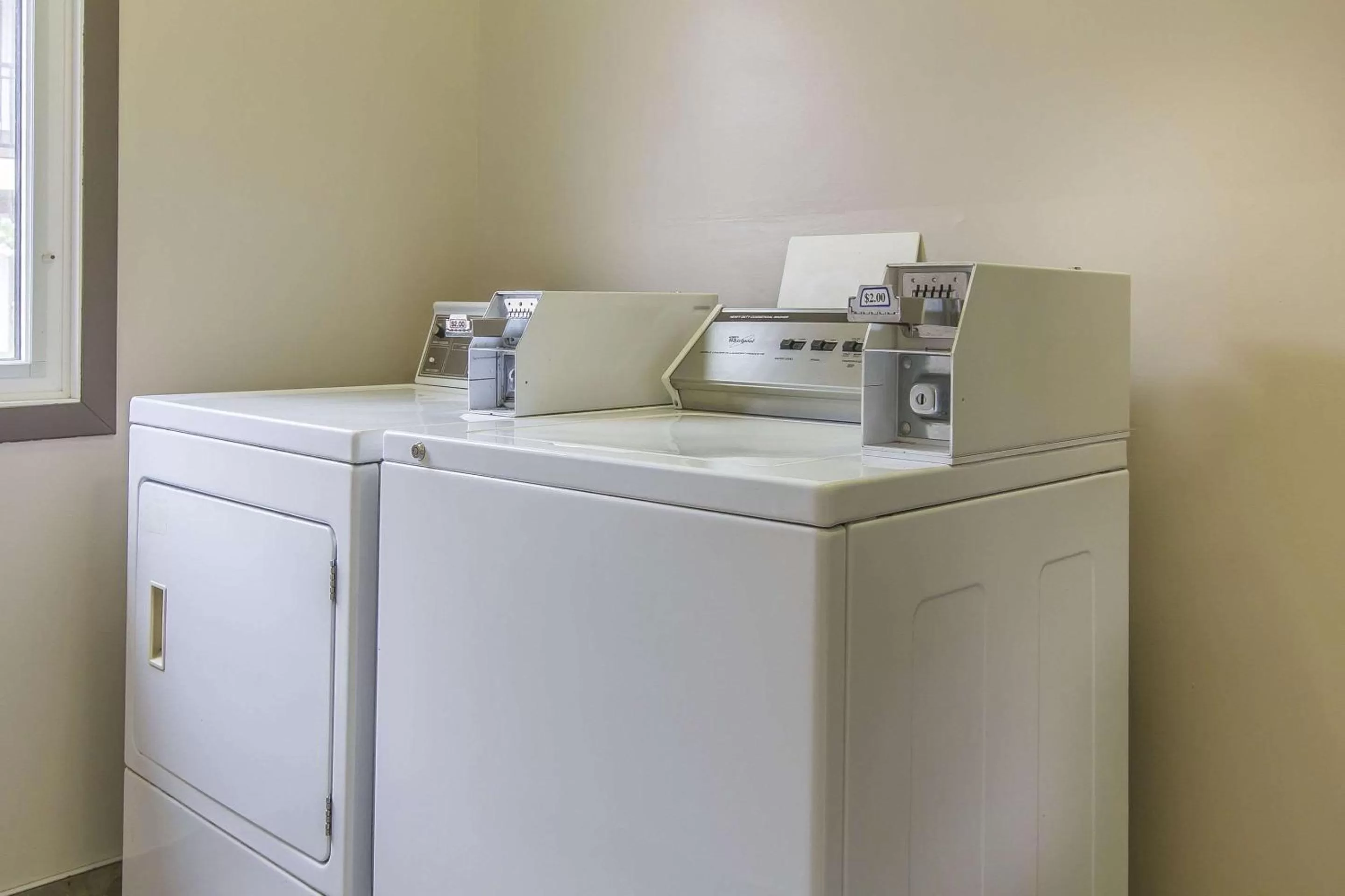 Property building in Econo Lodge Inn & Suites