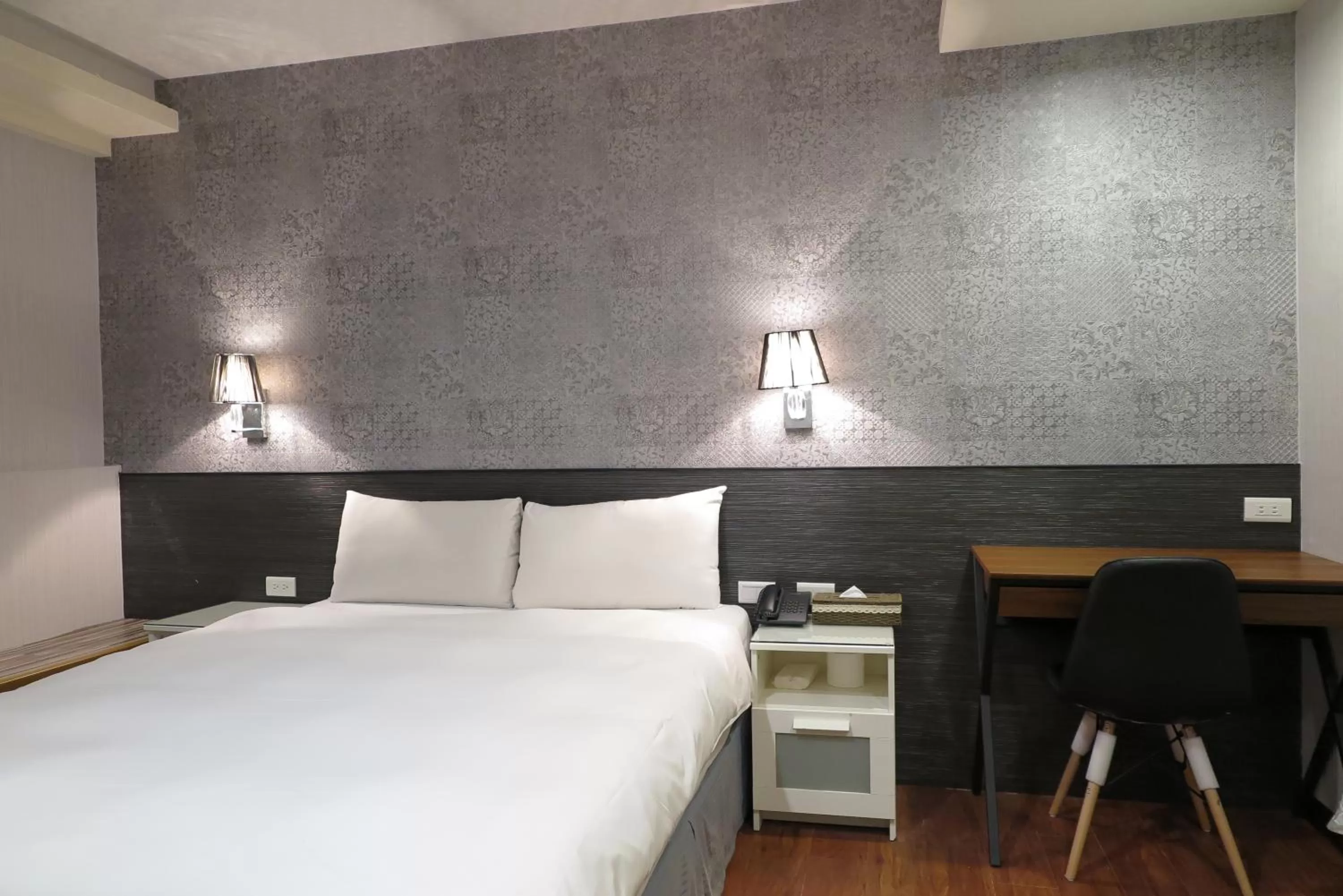 Photo of the whole room in 泊居旅店 Oursinn Hotel