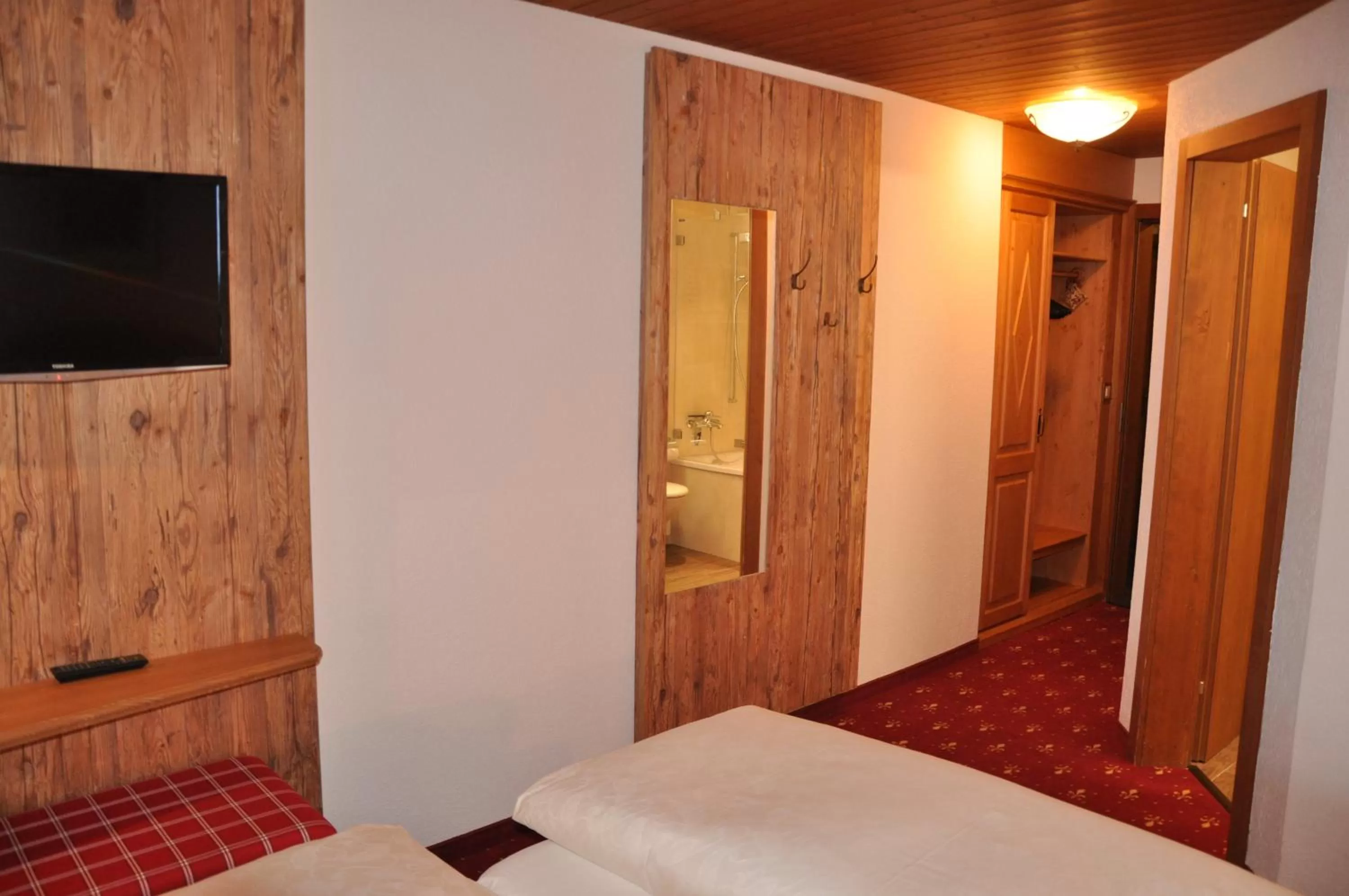 Photo of the whole room, Bed in Hotel Gletschergarten