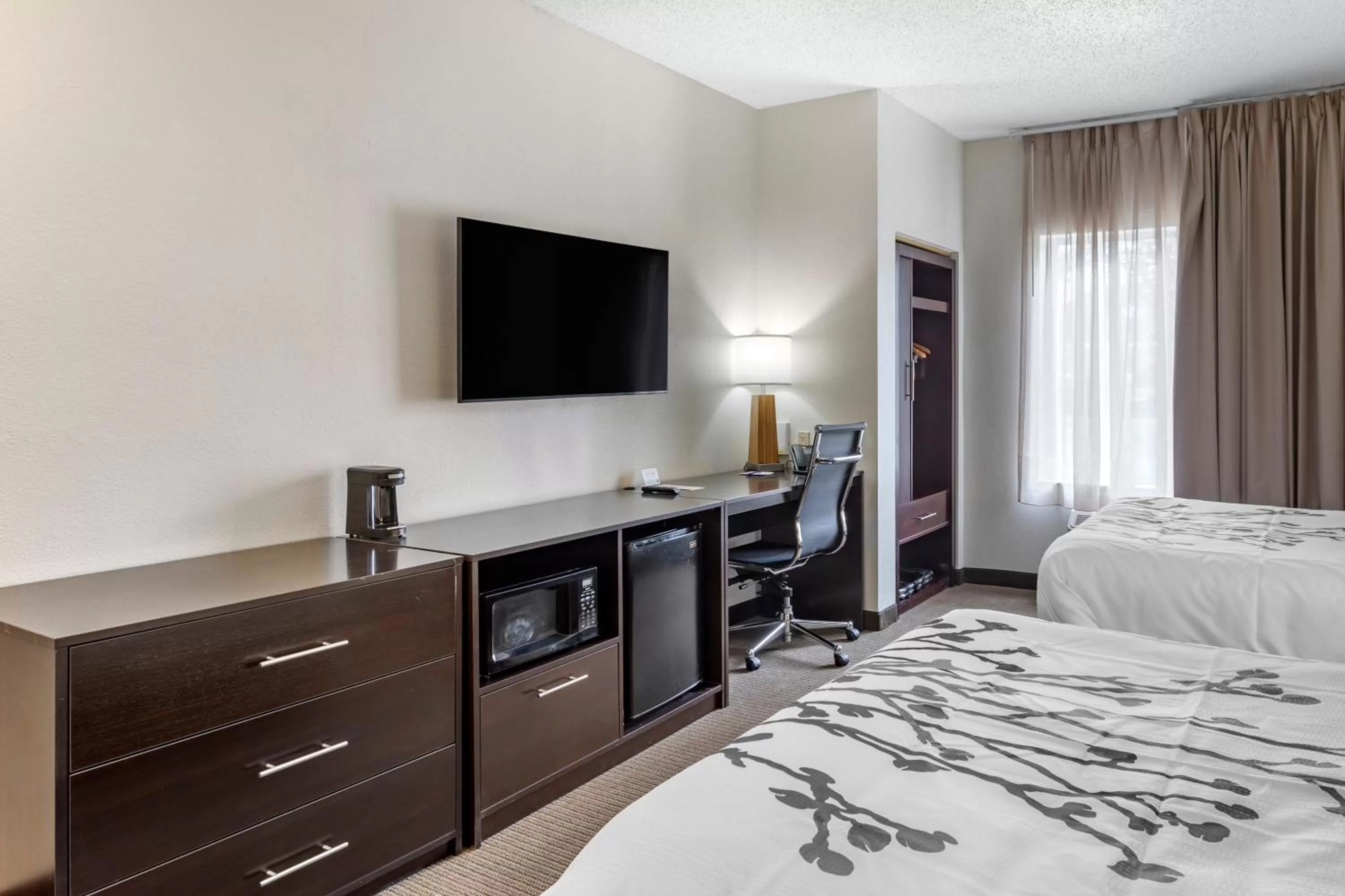 Bed in Sleep Inn & Suites Lebanon - Nashville Area