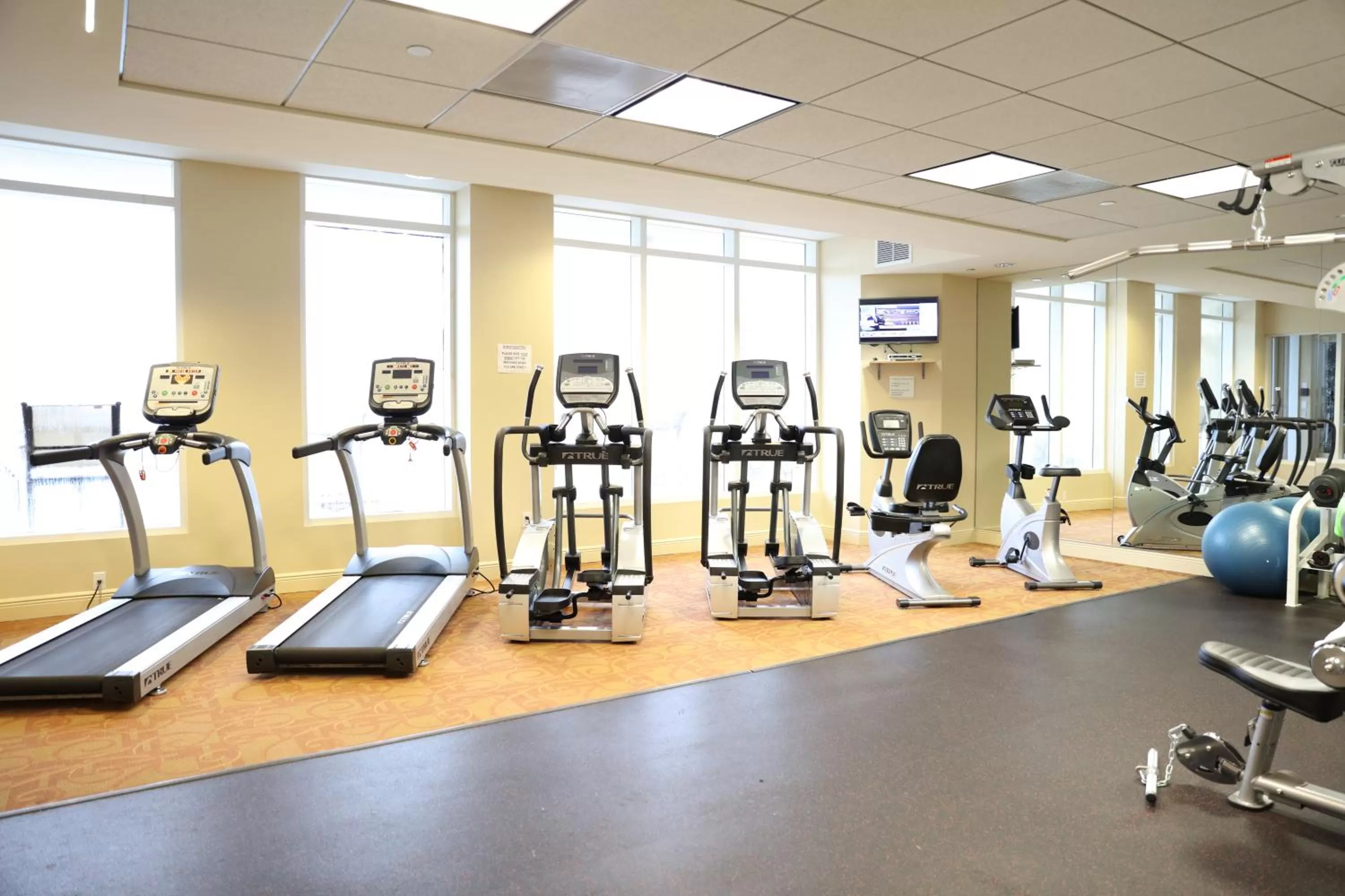 Fitness centre/facilities in Dadeland Towers by Miami Vacations